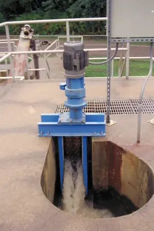TASKMASTER TM8500 channel grinder installed vertically in a wastewater channel