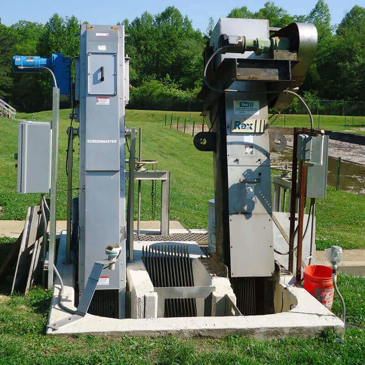 in-ground wastewater bar screen