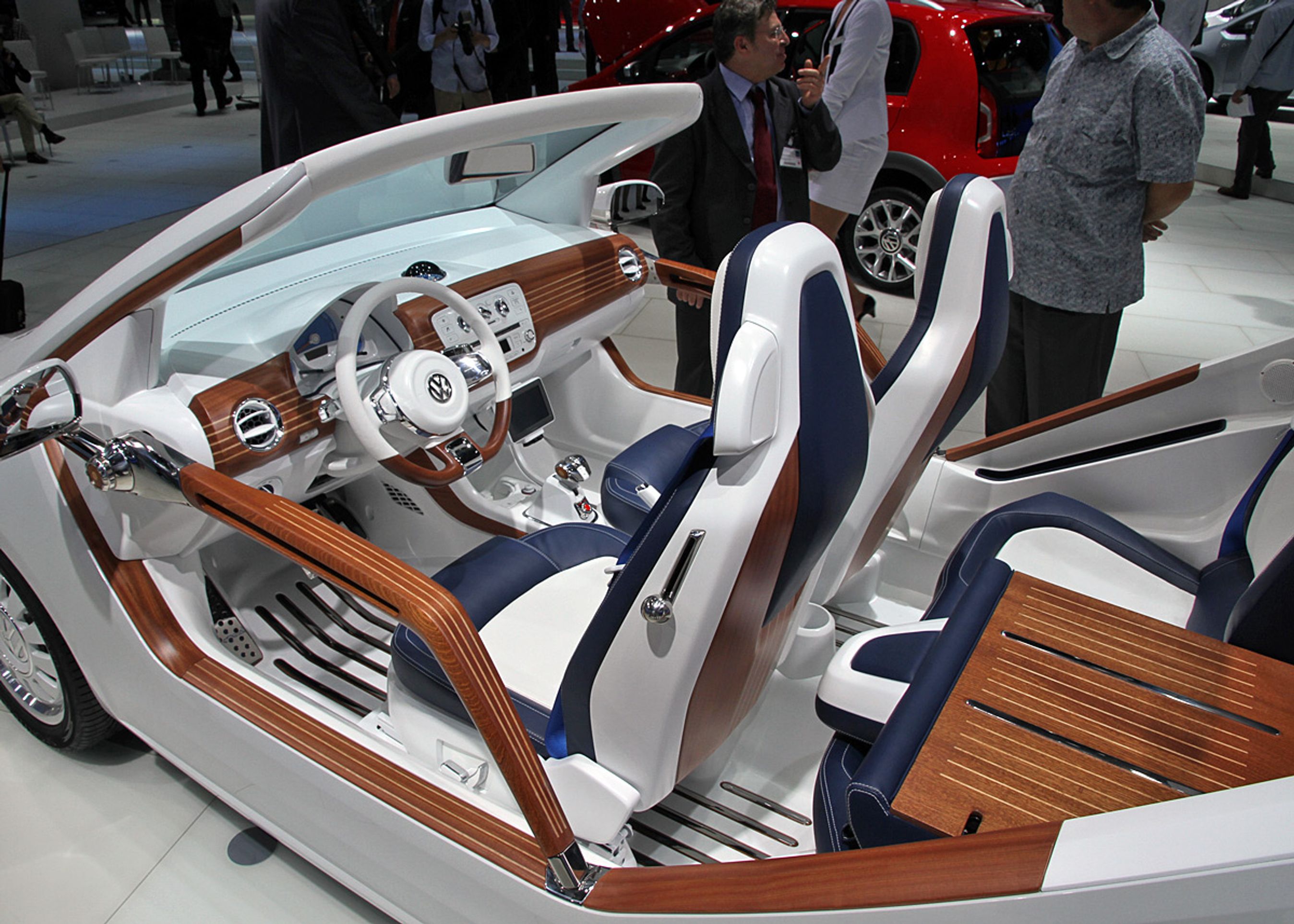 Her er Up både åben og pyntet med maritimt træbeklædning.