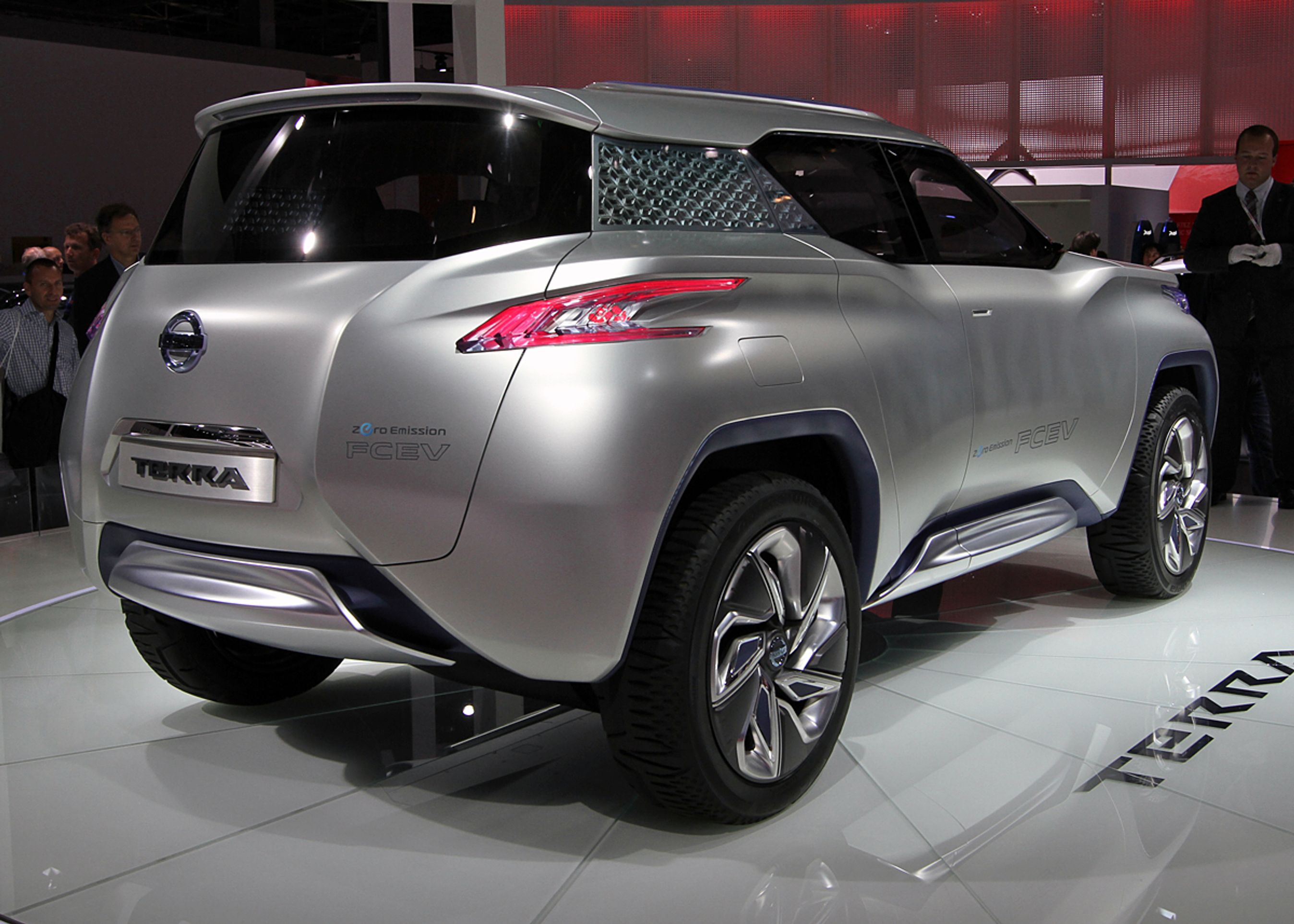 Nissan Terra har en elmotor bygget ind i hvert baghjul.