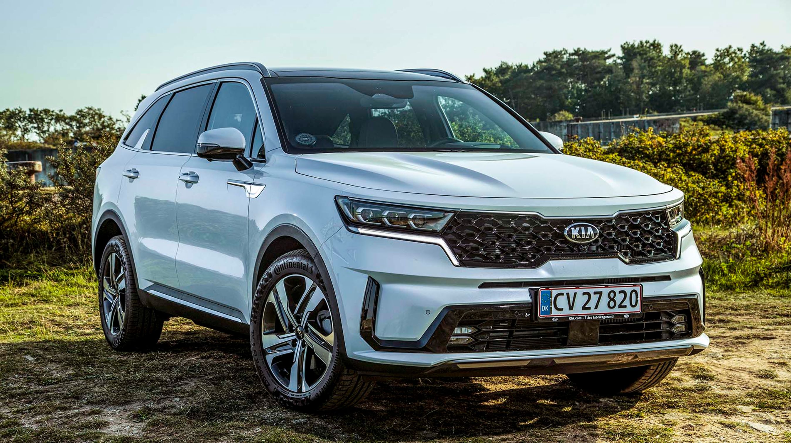 Kia Sorento er klar til at køre væk fra de asfaltbelagte veje. Frihøjden er lidt over 17 cm, og bilen trækker på alle fire hjul.