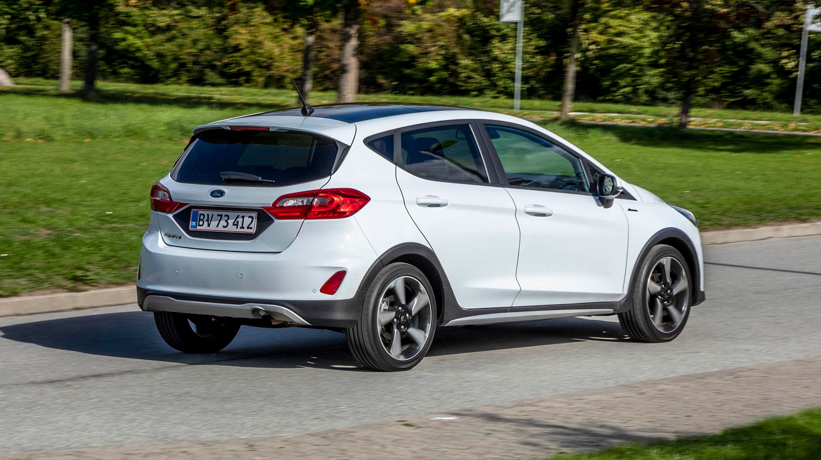 Ford Fiesta Active er i bund og grund en almindelig Fiesta tilsat lidt plastpaneler hele vejen rundt. Men resultatet er nydeligt.