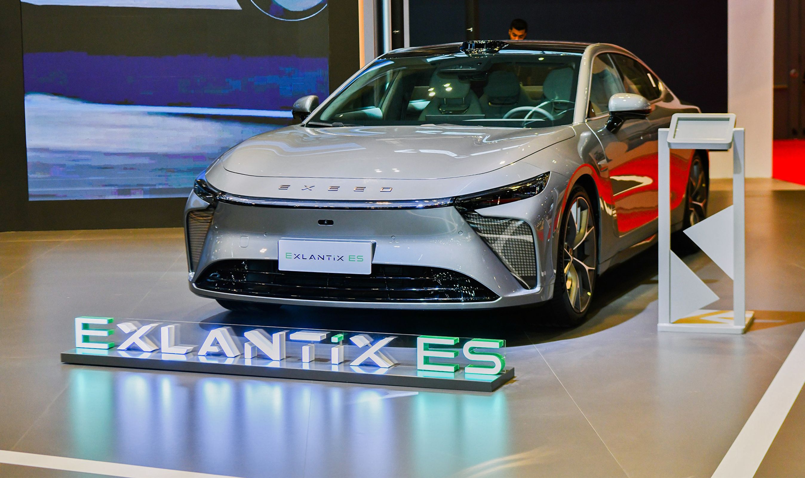 Exlantix-model på scene, set forfra. 