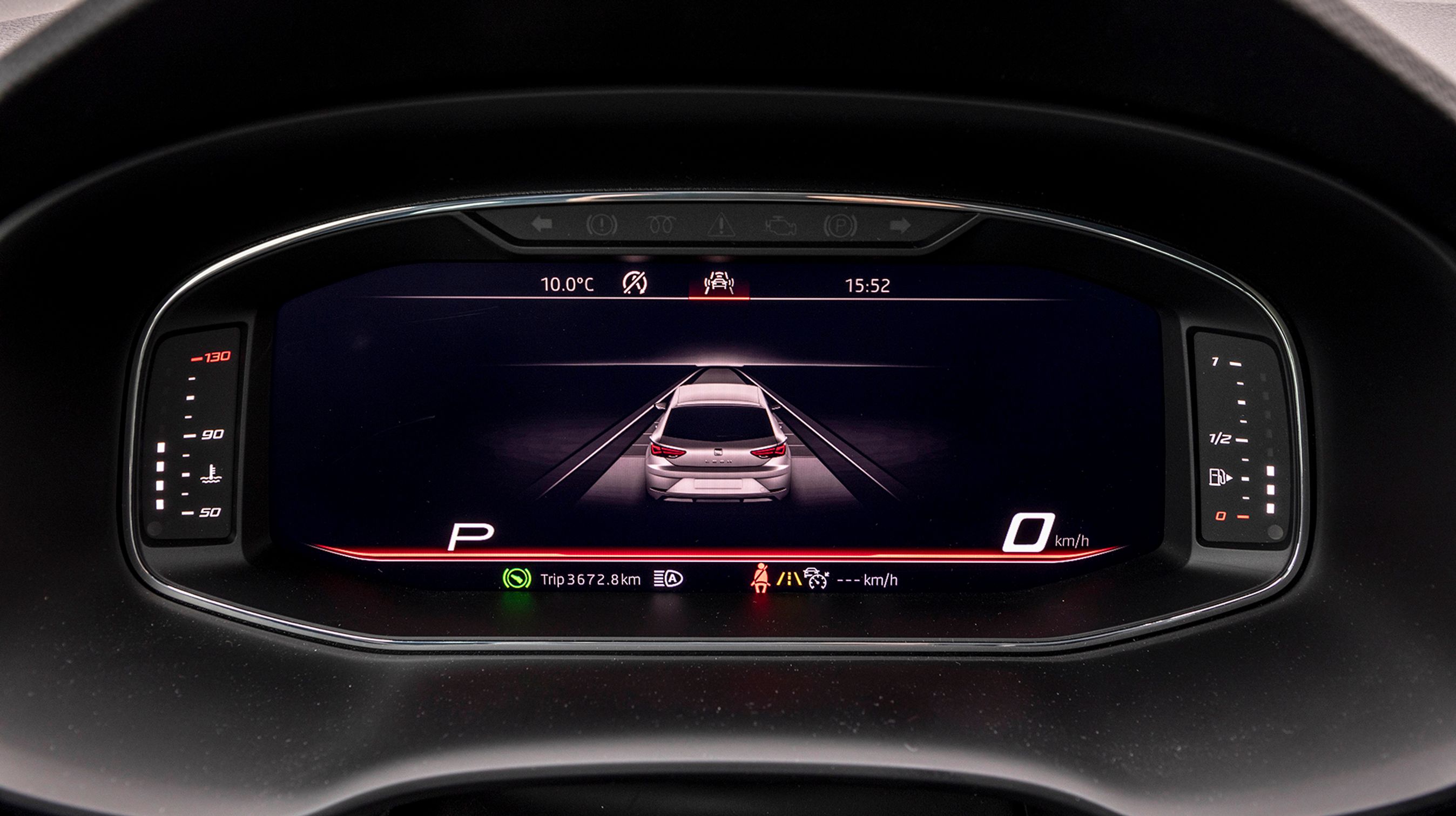 Digitalt cockpit er ekstraudstyr til 7.000 kr. Her kan man vælge mellem flere forskellige visninger, og sammen med det standardmonterede navigationsanlæg kan man også vælge kortvisning.