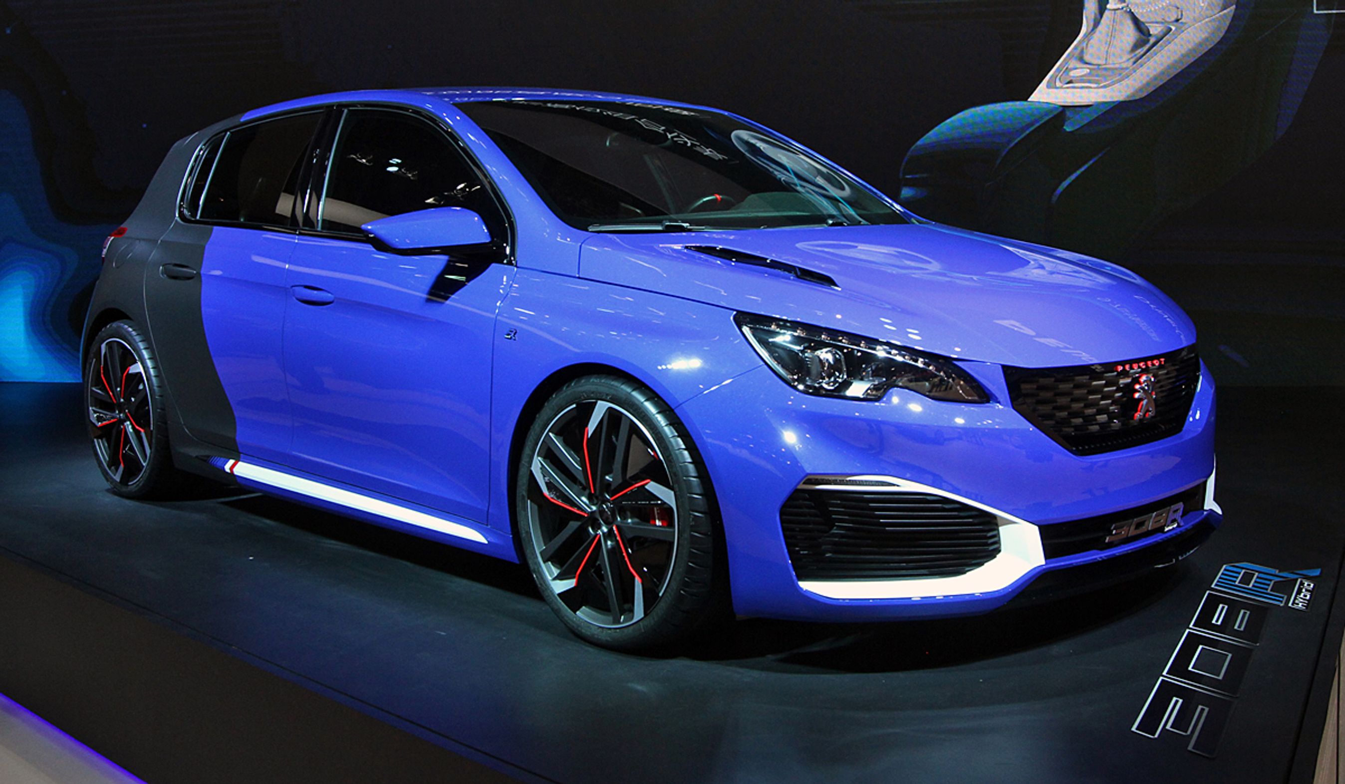 Peugeot 308 R Hybrid har verdenspremiere på Shanghai Auto Show.