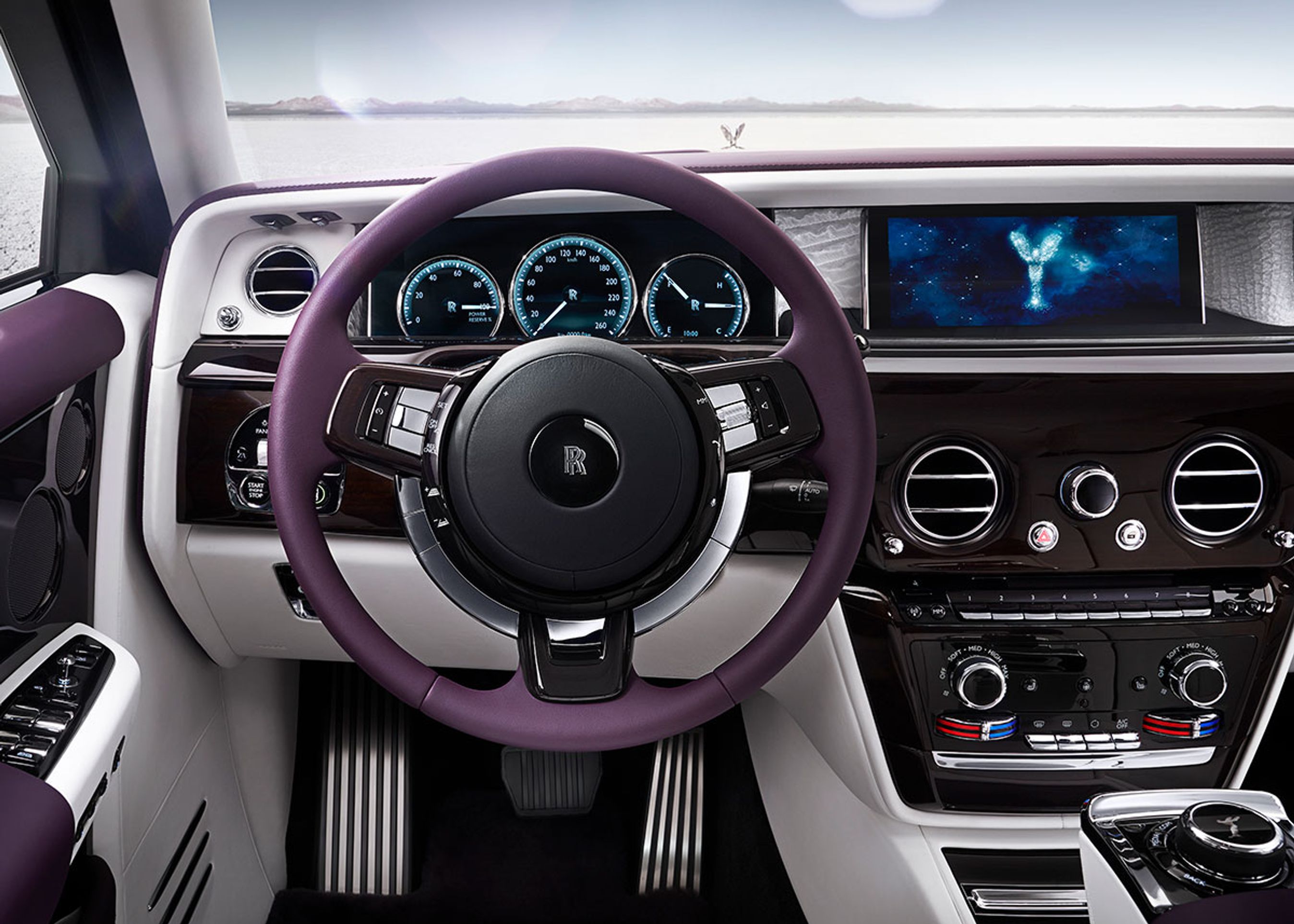 Arbejdspladsen i Phantom. En stor del af de store Rolls-modeller køres af en chauffør.