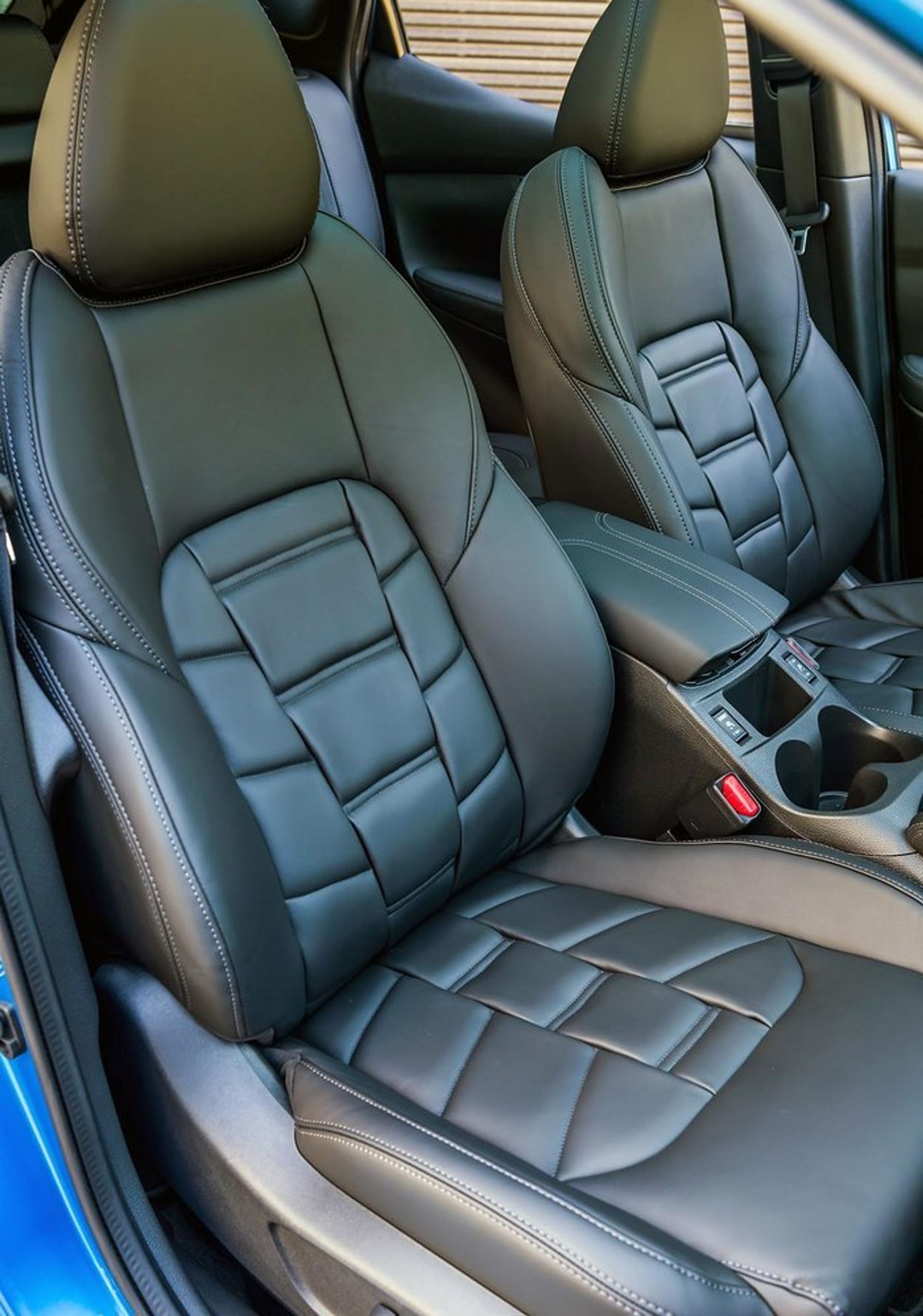 Qashqai har fået nye forsæder med større hynde og højere ryglæn fra og med udstyrsniveau tre (N-Connecta).