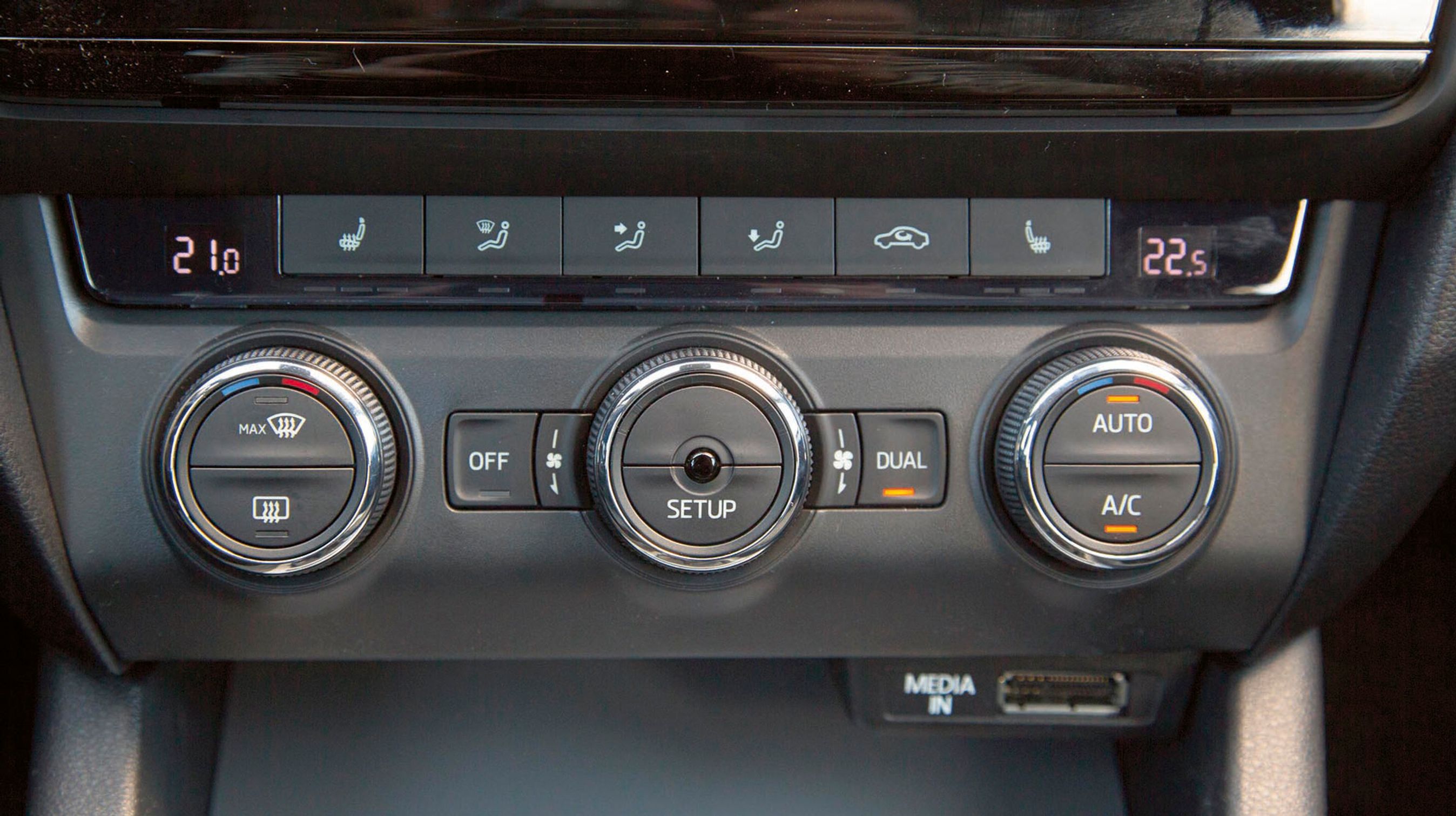 I Ambition er manuel aircondition standard. Dette tozoners klimaanlæg kan dog tilkøbes for 8.995 kr.