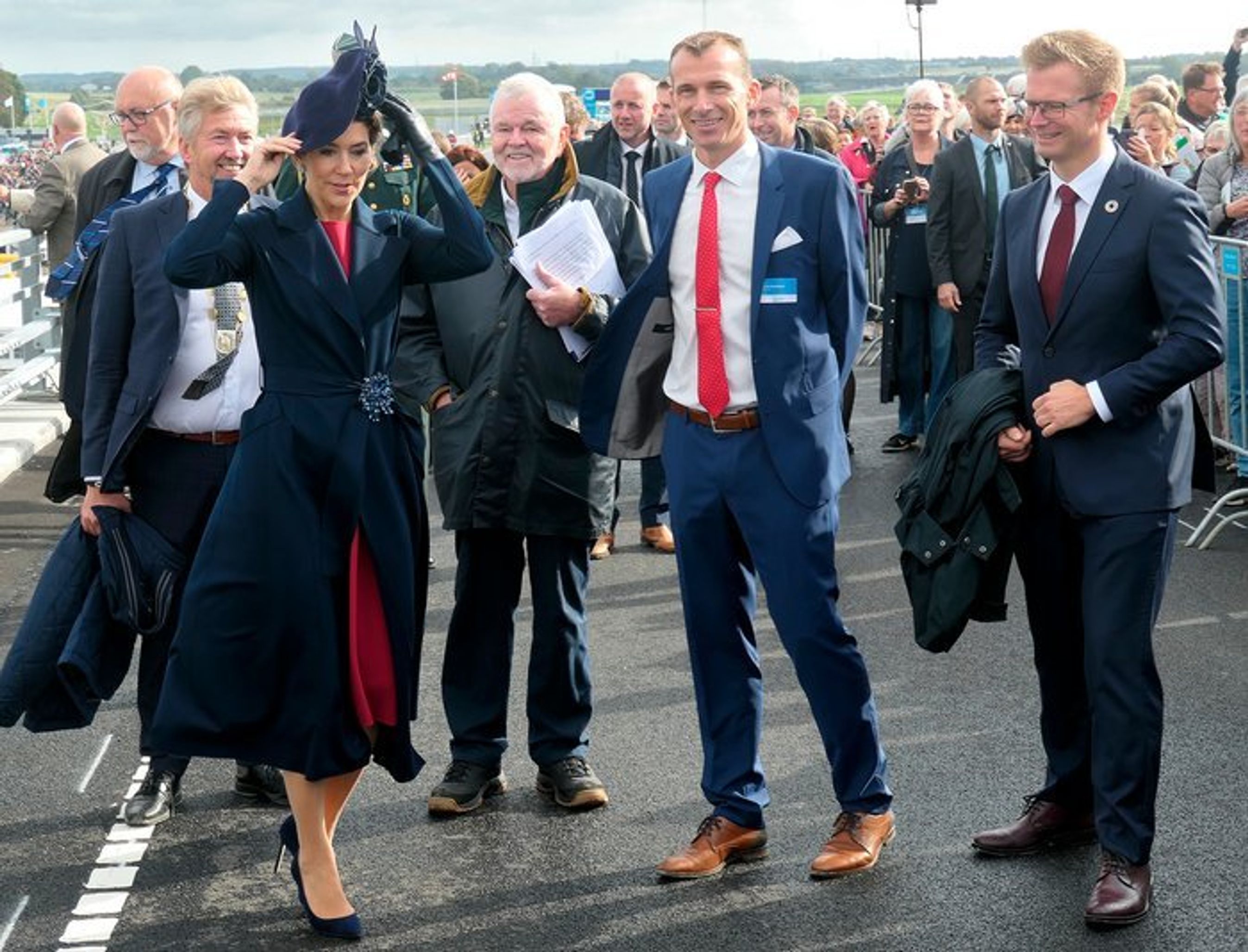 Kronprinsse Mary på højbroen.