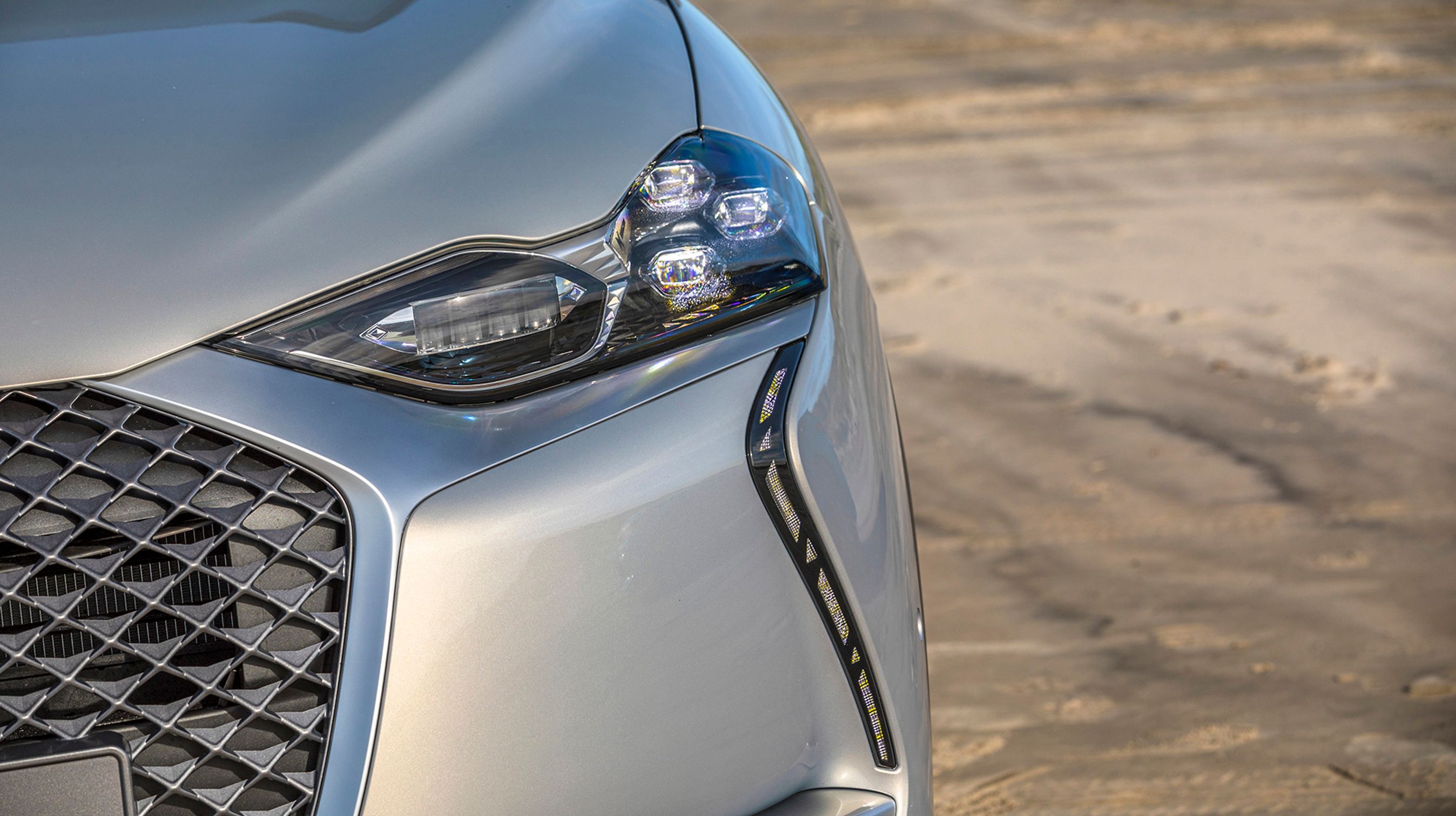 LED-forlygterne er flotte at se på, og vores nattest af bilens lygter viste at bilen havde et fremragende lysudbytte.