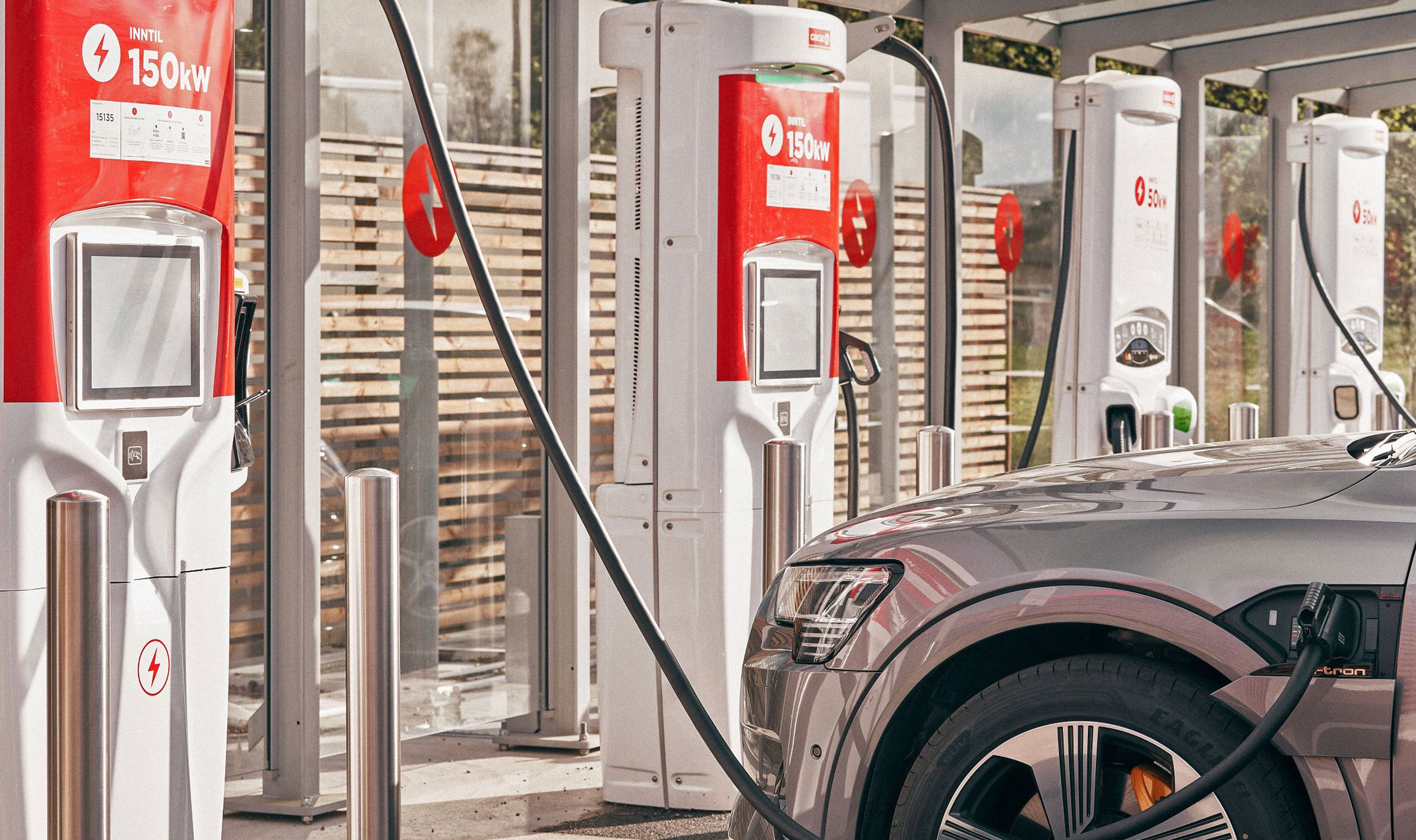 Hvordan skal ladenetværket udbygges? Det ser en rapport på.