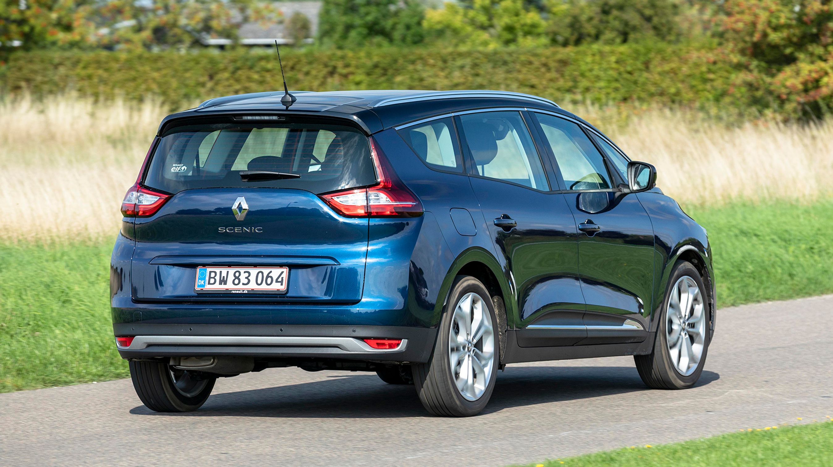 Grand Scenic har et større bagagerum og altid syv sæder i Danmark. Der findes også en fempersoners Scenic-udgave, der er lidt kortere .