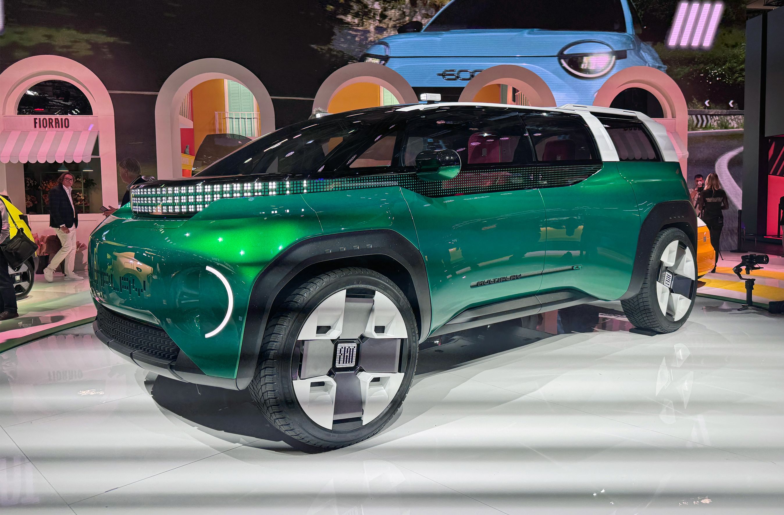 Grøn Fiat Multiplay skråt forfra.