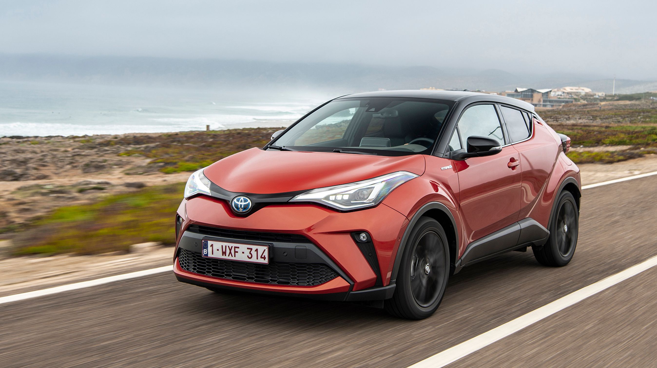 Toyota C-HR er frisket forsigtigt op i fronten og har fået et bredere luftindtag forneden.
