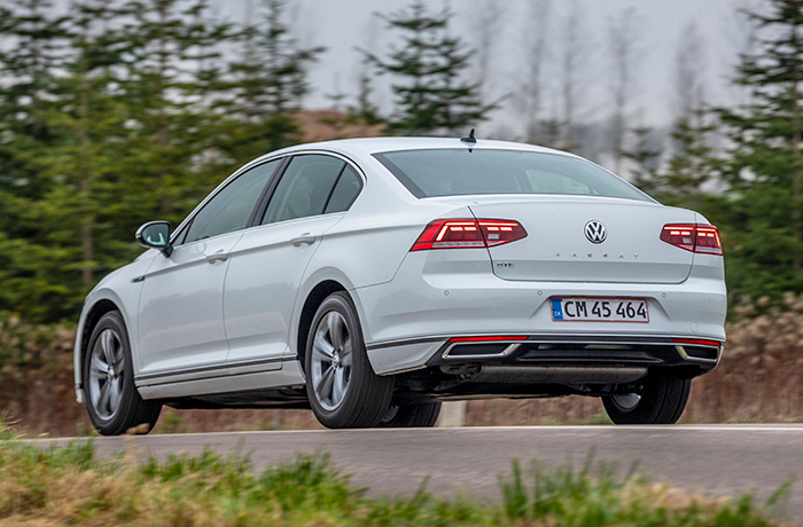 VW Passat GTE set bagfra