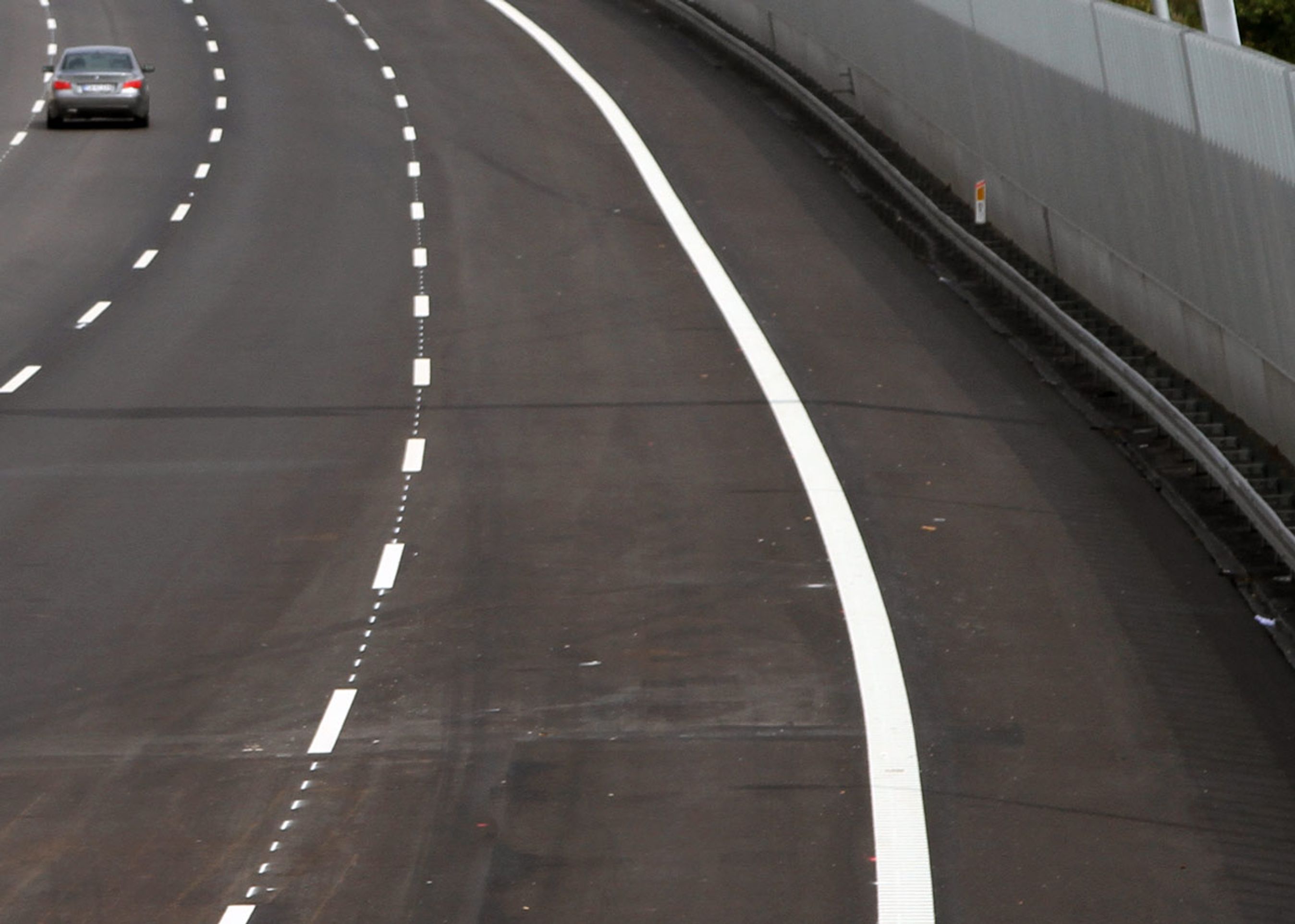 Motorring 3 blev ved udvidelsen anlagt med brede og befæstede nødspor. Dermed kan sporet i princippet anvendes til almindelig kørsel.