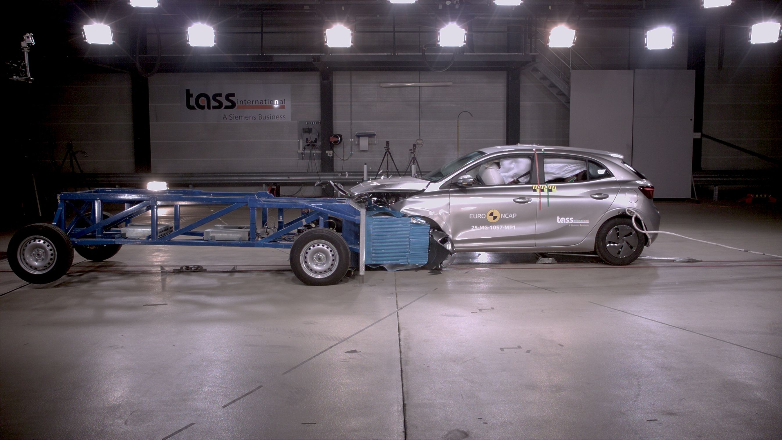 Crashtest af sølvgrå MG3