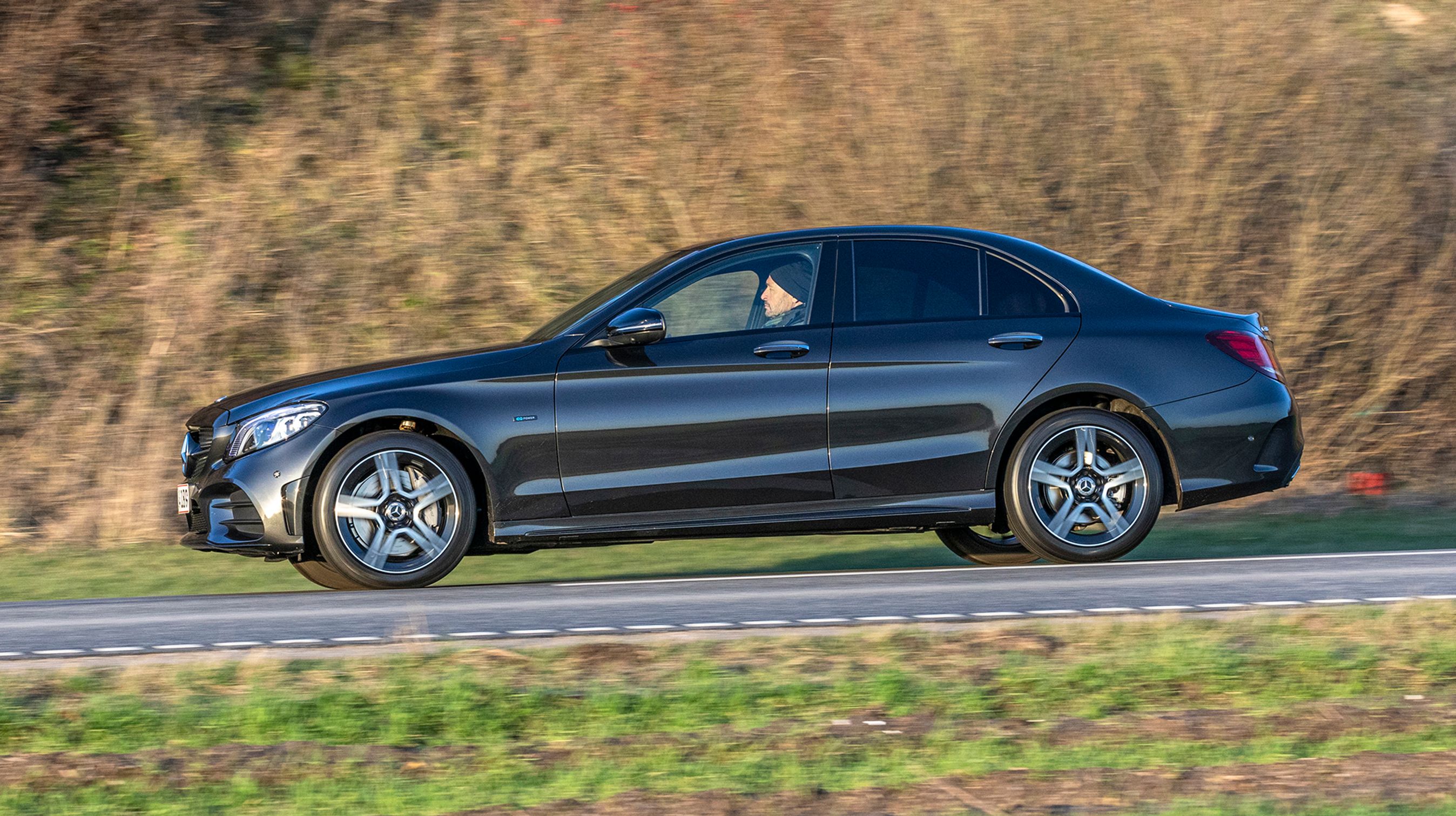 C-klassen fra Mercedes-Benz fås både som sedan (foto) og som stationcar.