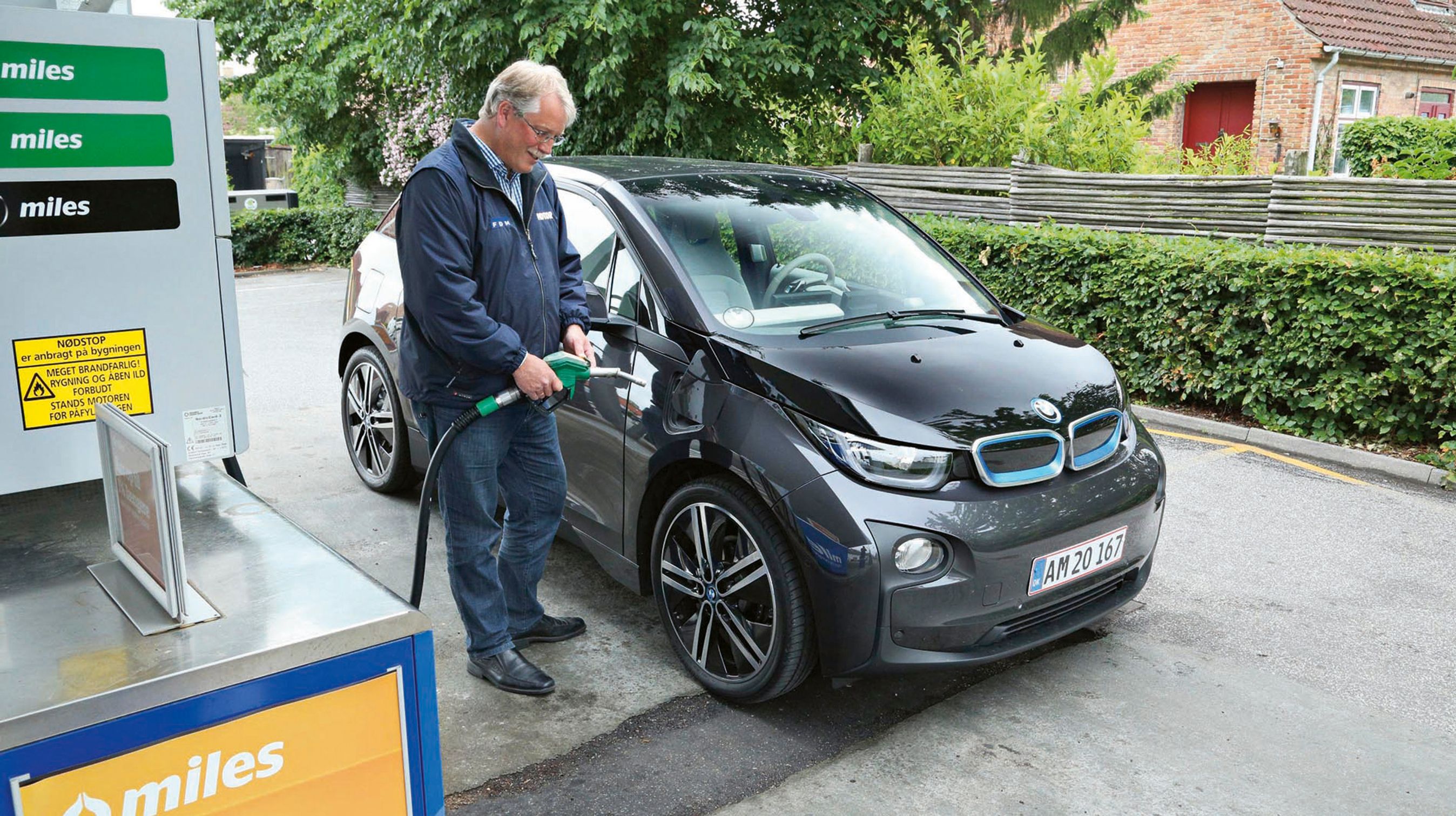 BMW i3 REX lades op