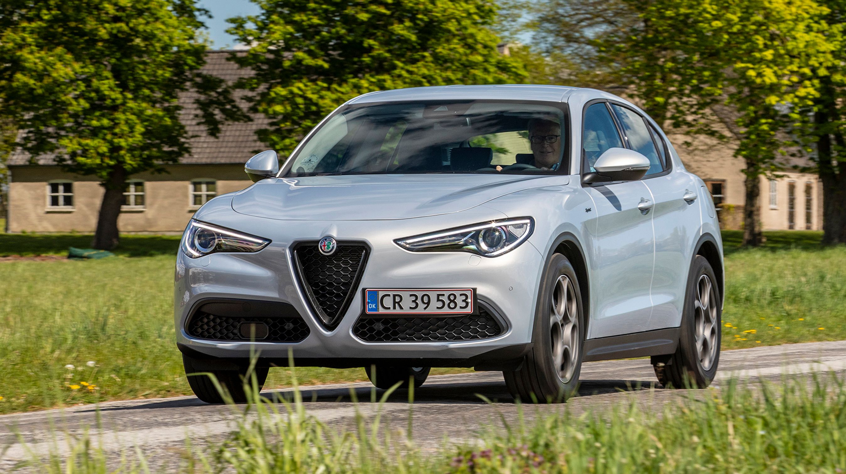 Alfa Romeo Stelvio set forfra