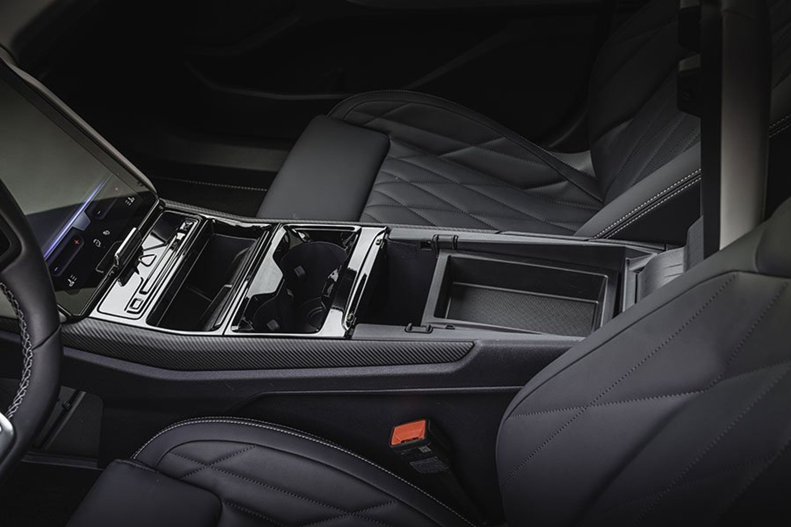 Midterkonsol i en Ford Explorer