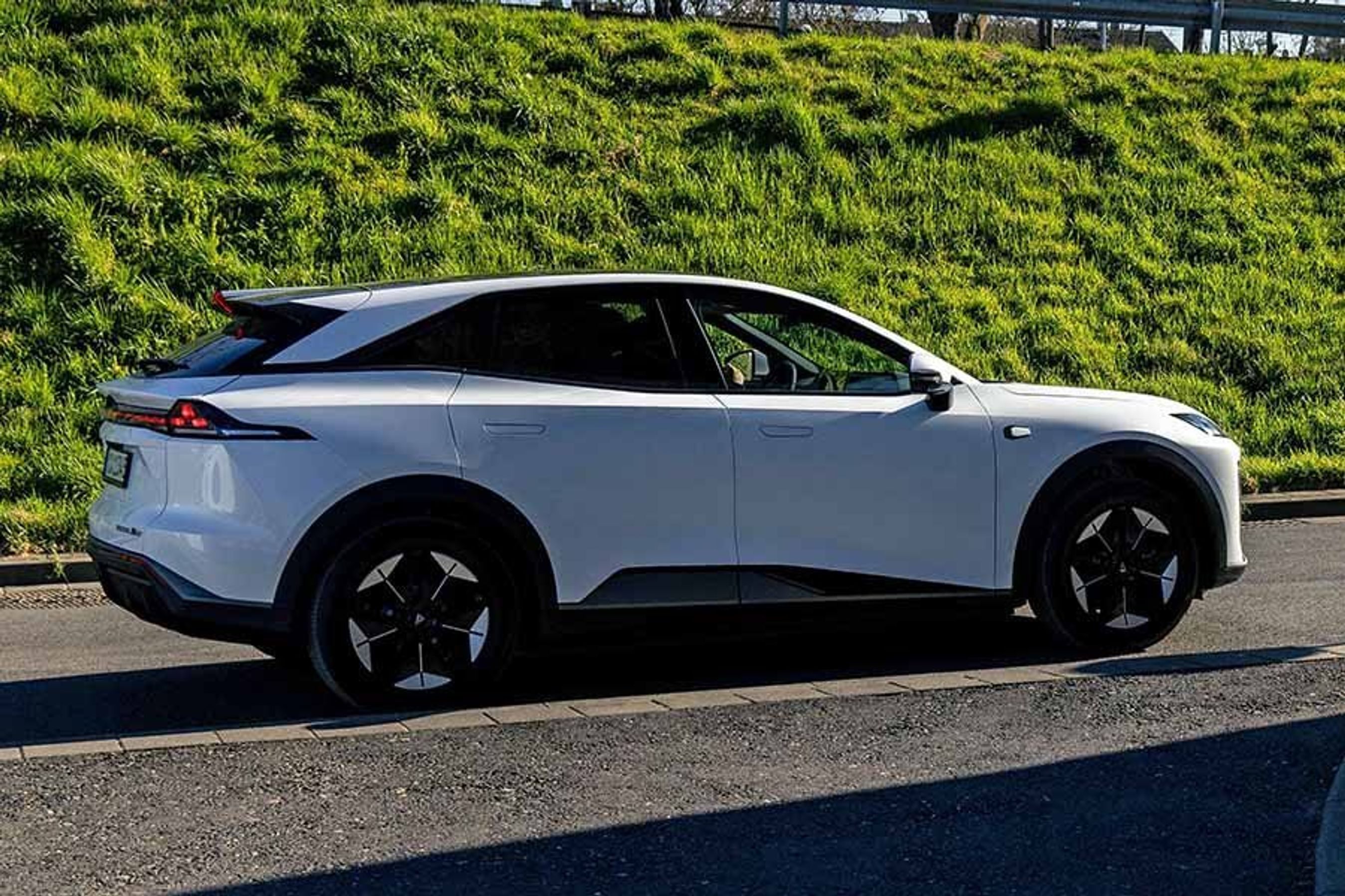 Deepal S07 set fra siden