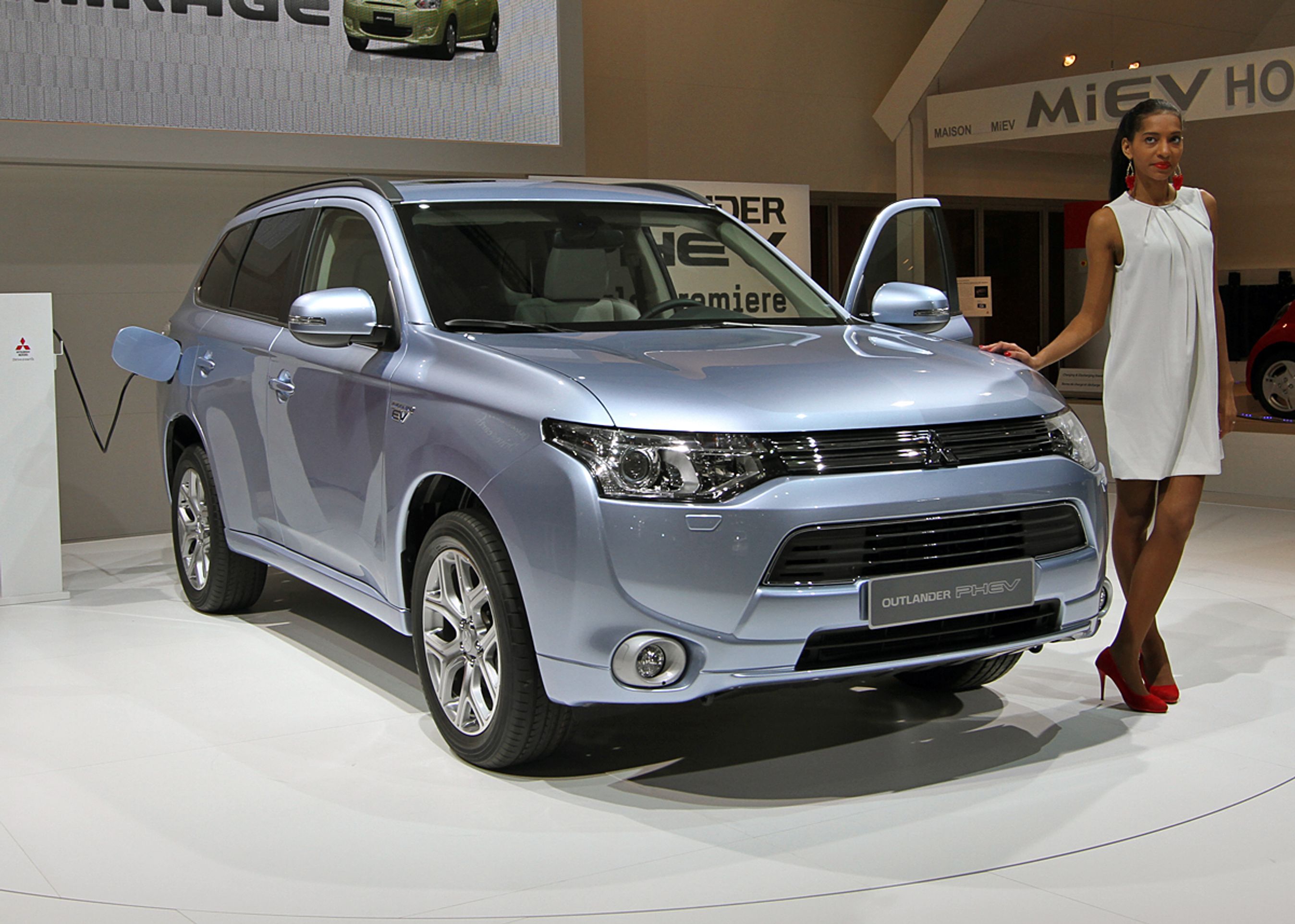 Den nye Outlander kommer snart i en udgave med både elmotorer, benzinmotor og et stort batteri.