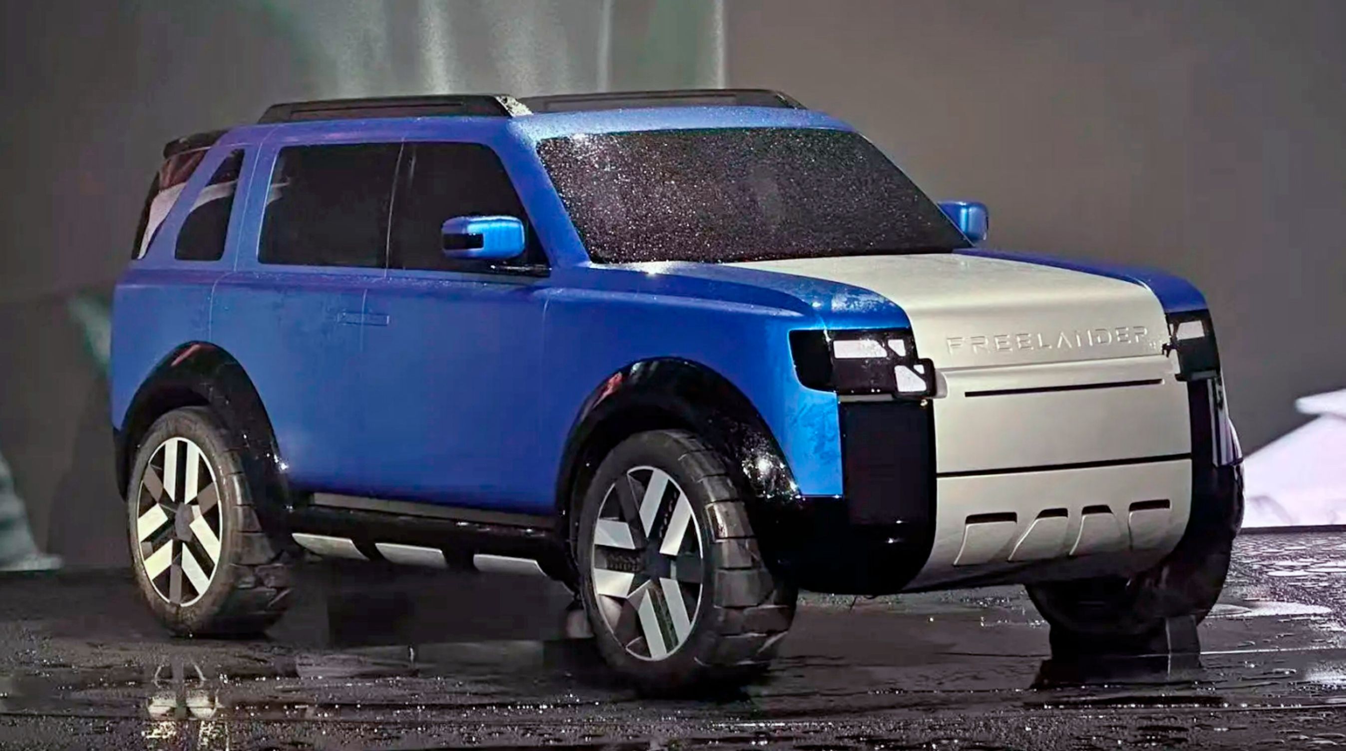 Blå-sølv Freelander 97-konceptbil skråt forfra.