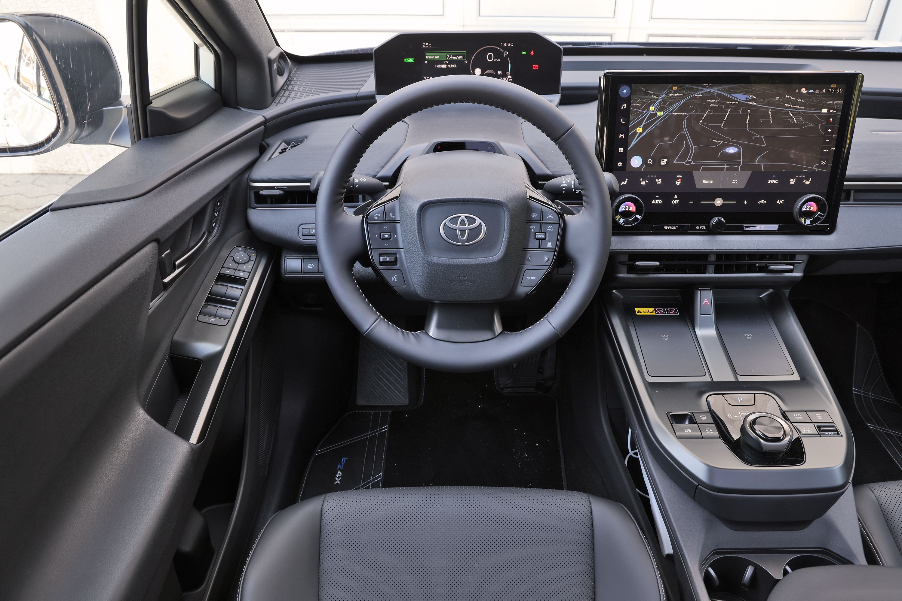 Interiøret i en Toyota bZ4X Touring 2026.