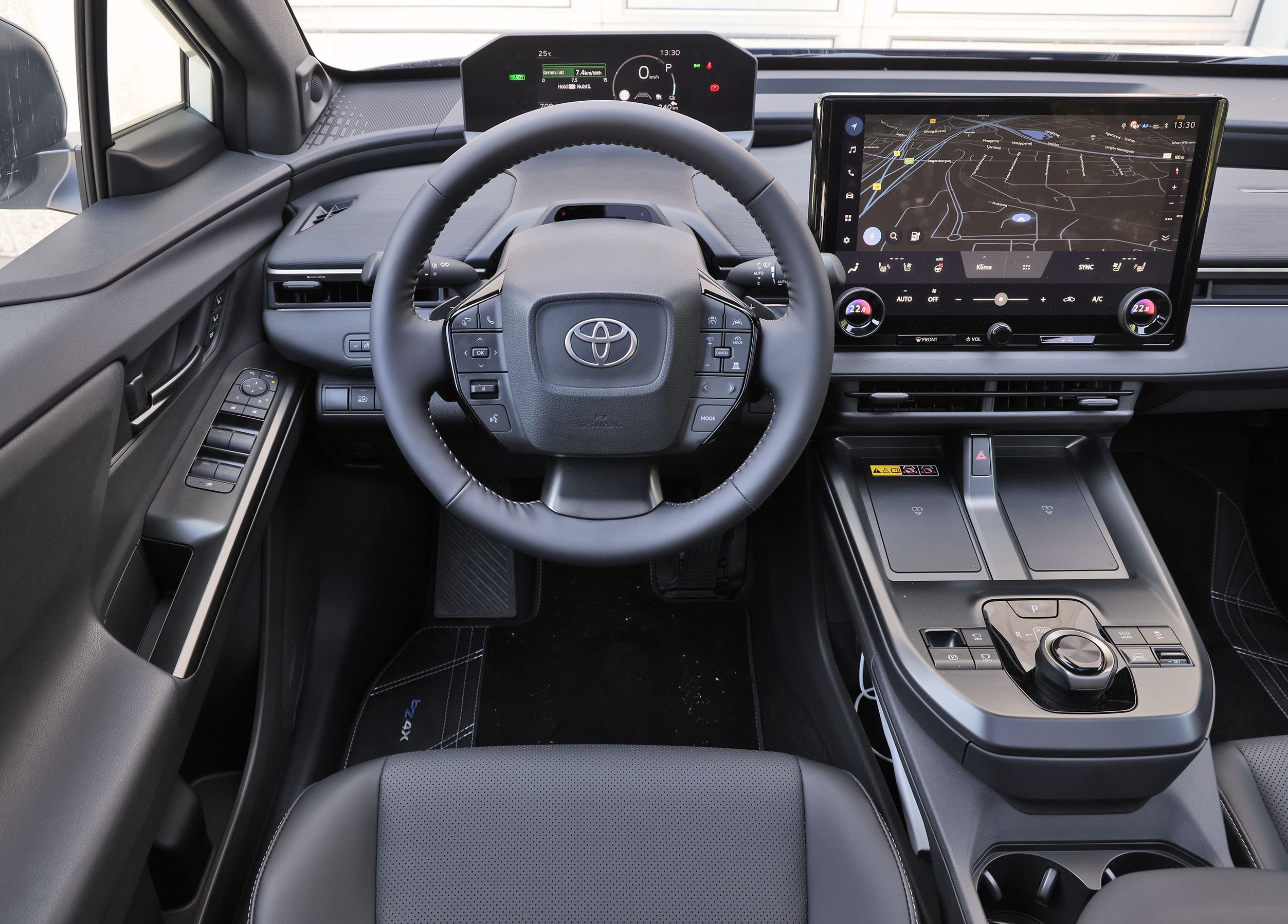 Interiøret i en Toyota bZ4X Touring 2026.