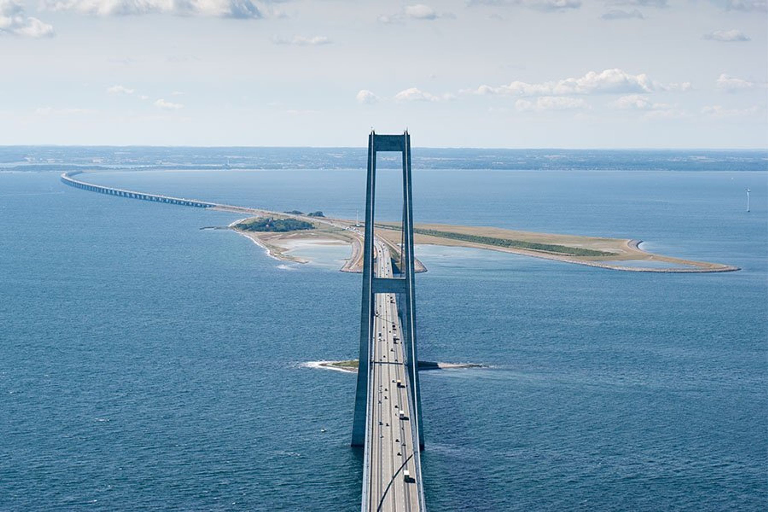 Storebæltsbroen set oppefra - Fyn ses i baggrunden