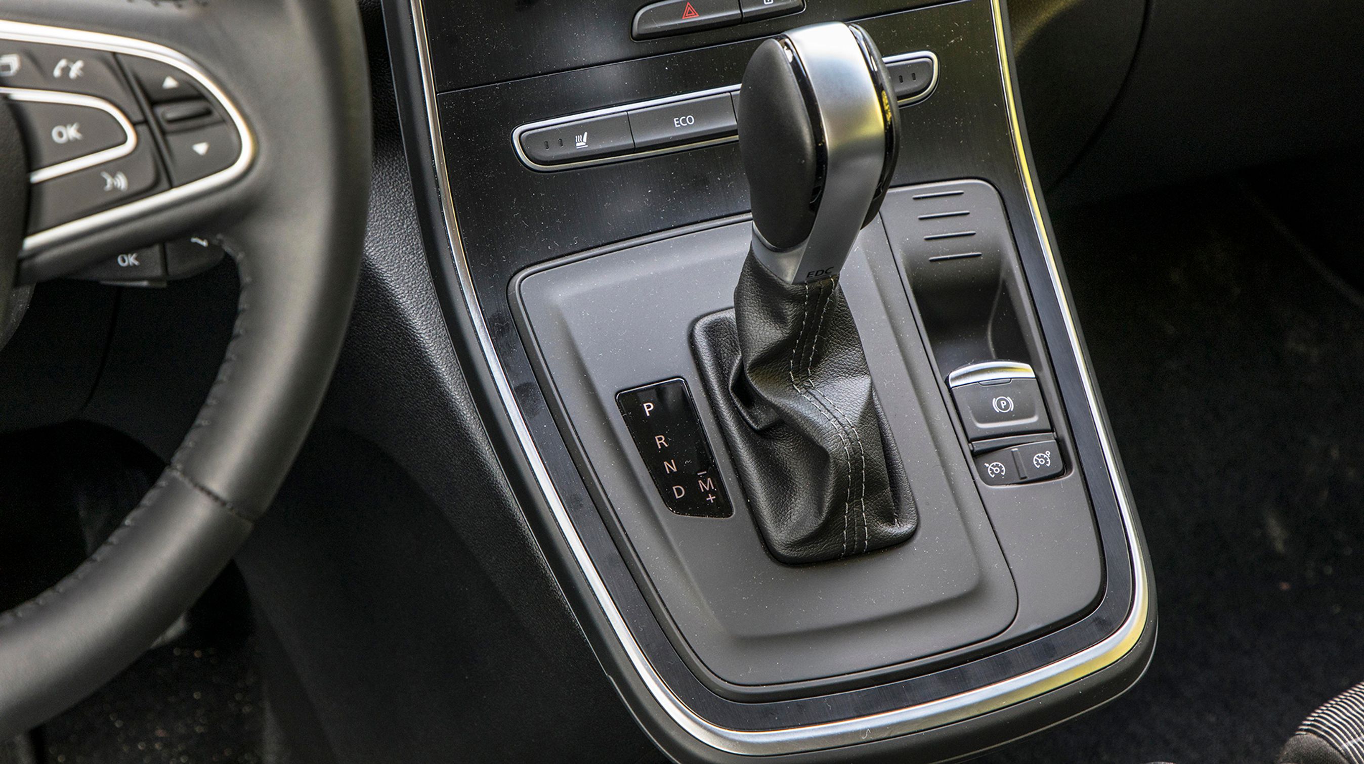 EDC automatgearkassen koster 21.000 kr. og er alle pengene værd. Den skifter blidt og på de rigtige tidspunkter, men der er ikke skiftegreb på rattet.