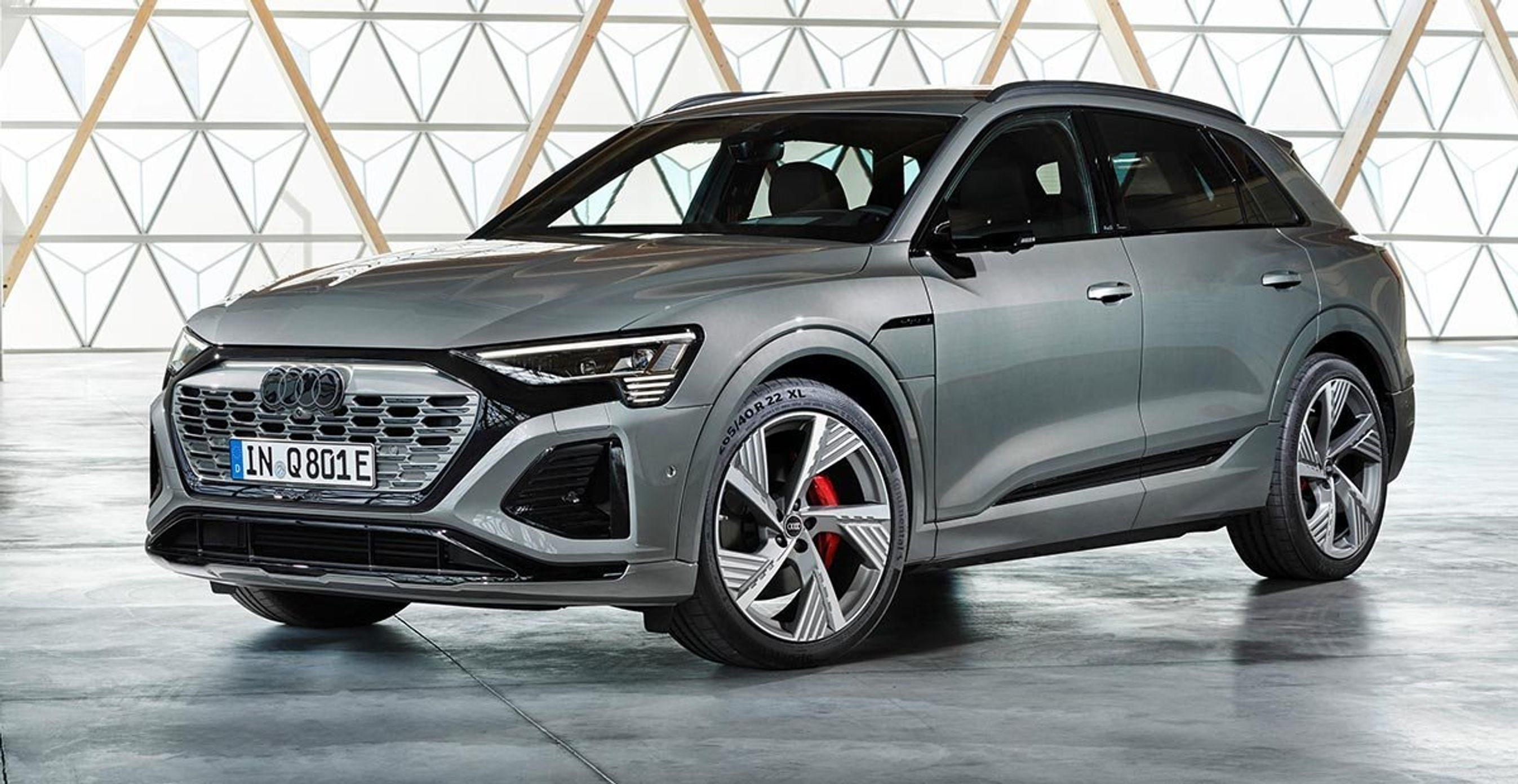 Ved faceliftet og navneskiftet har Q8 E-tron som første model fået et nyt Audi-logo.
