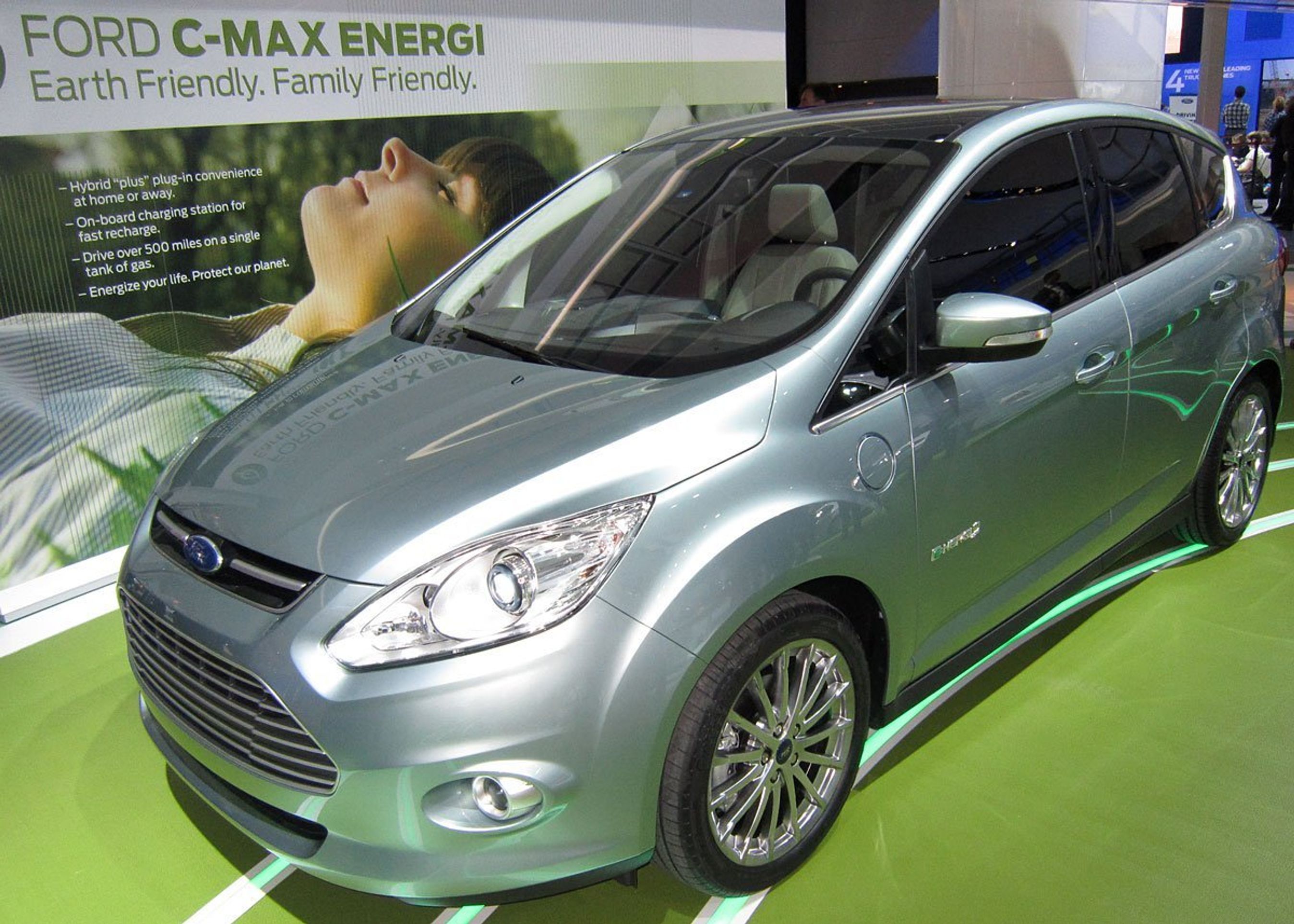 Ford C-Max er på vej som opladnings-hybrid. Den kan lades op, og køre på el de første km, hvorefter en benzinmotor tager over.