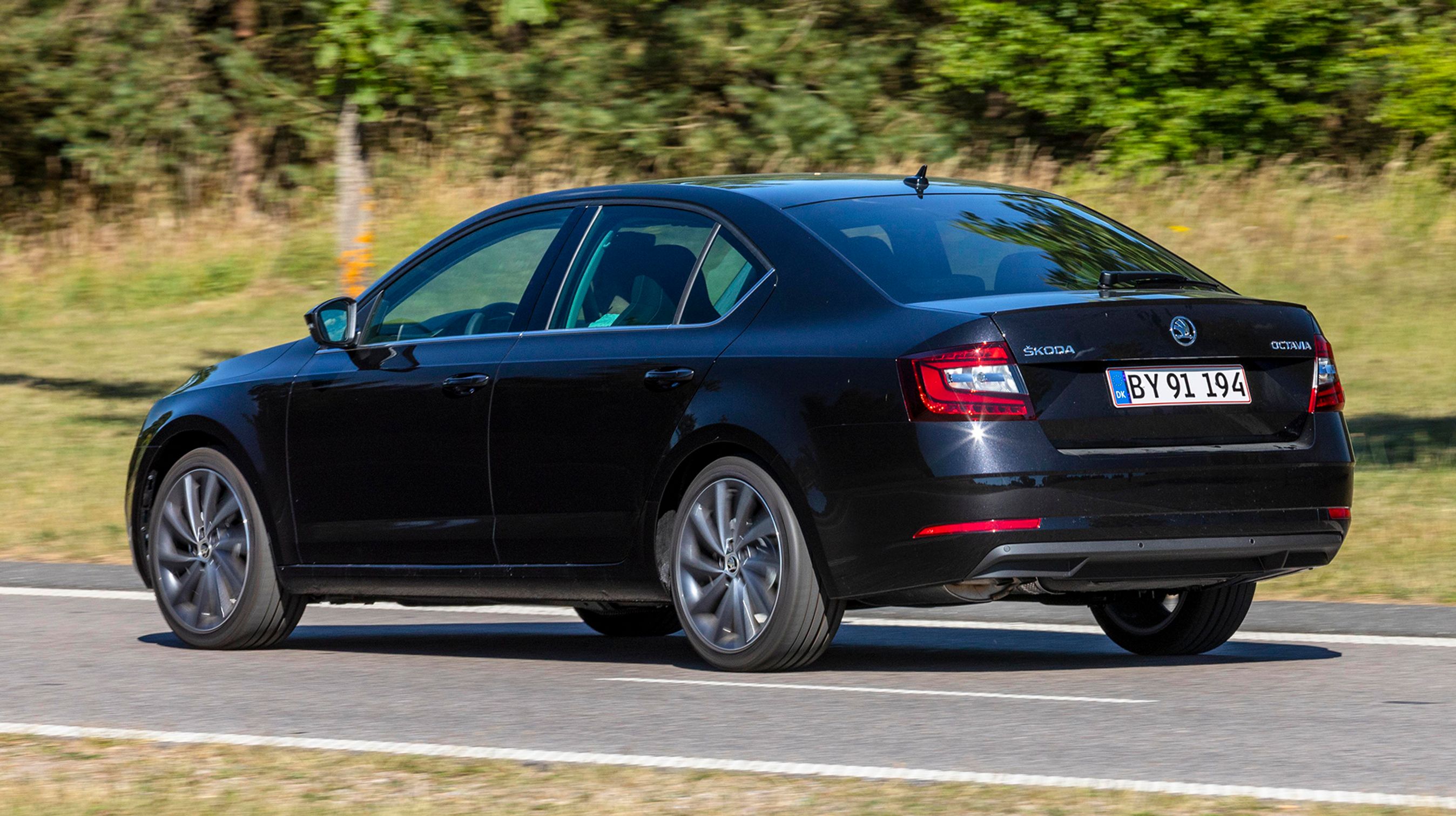 Skoda Octavia er en af de største hatchback man kan købe i klassen. Den har fire sidedøre og en meget stor, tophængslet bagklap.