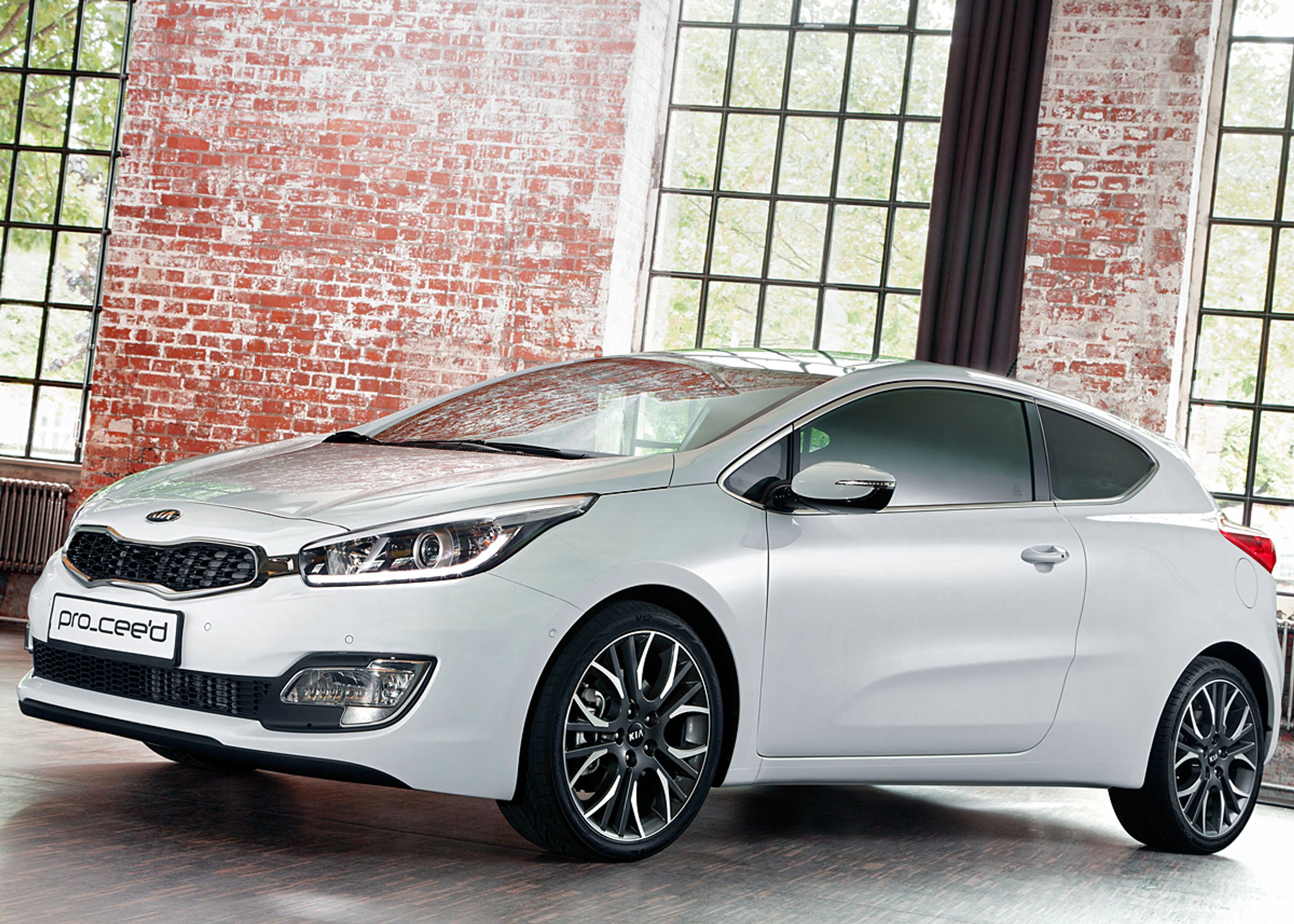 Kia Proceed har en front, der er en anelse forskellig fra de mere fornuftige Ceed-modeller.