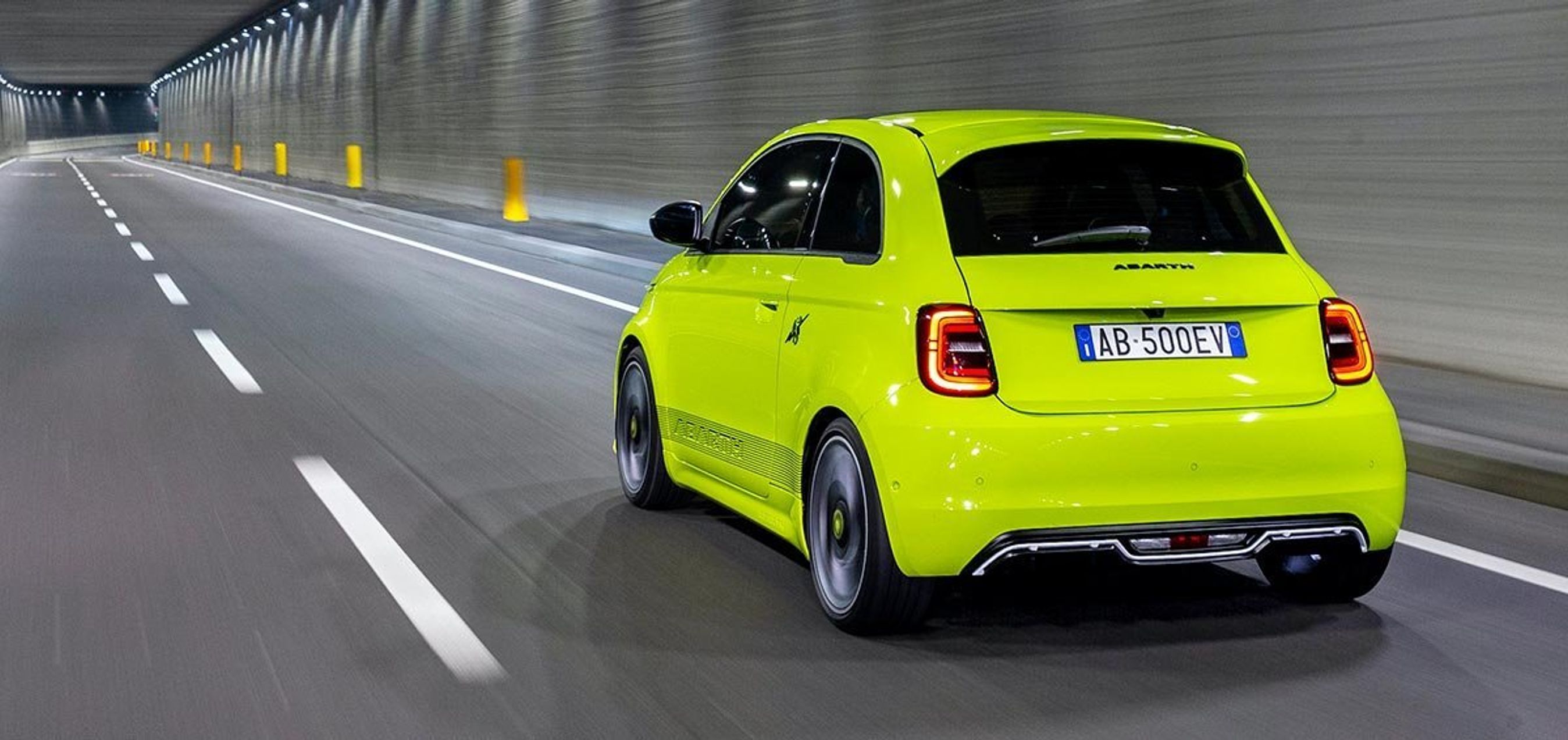 Abarth 500e har samme batteri som den almindelige 500e, men motorydelsen er hævet fra 118 til 155 hk.