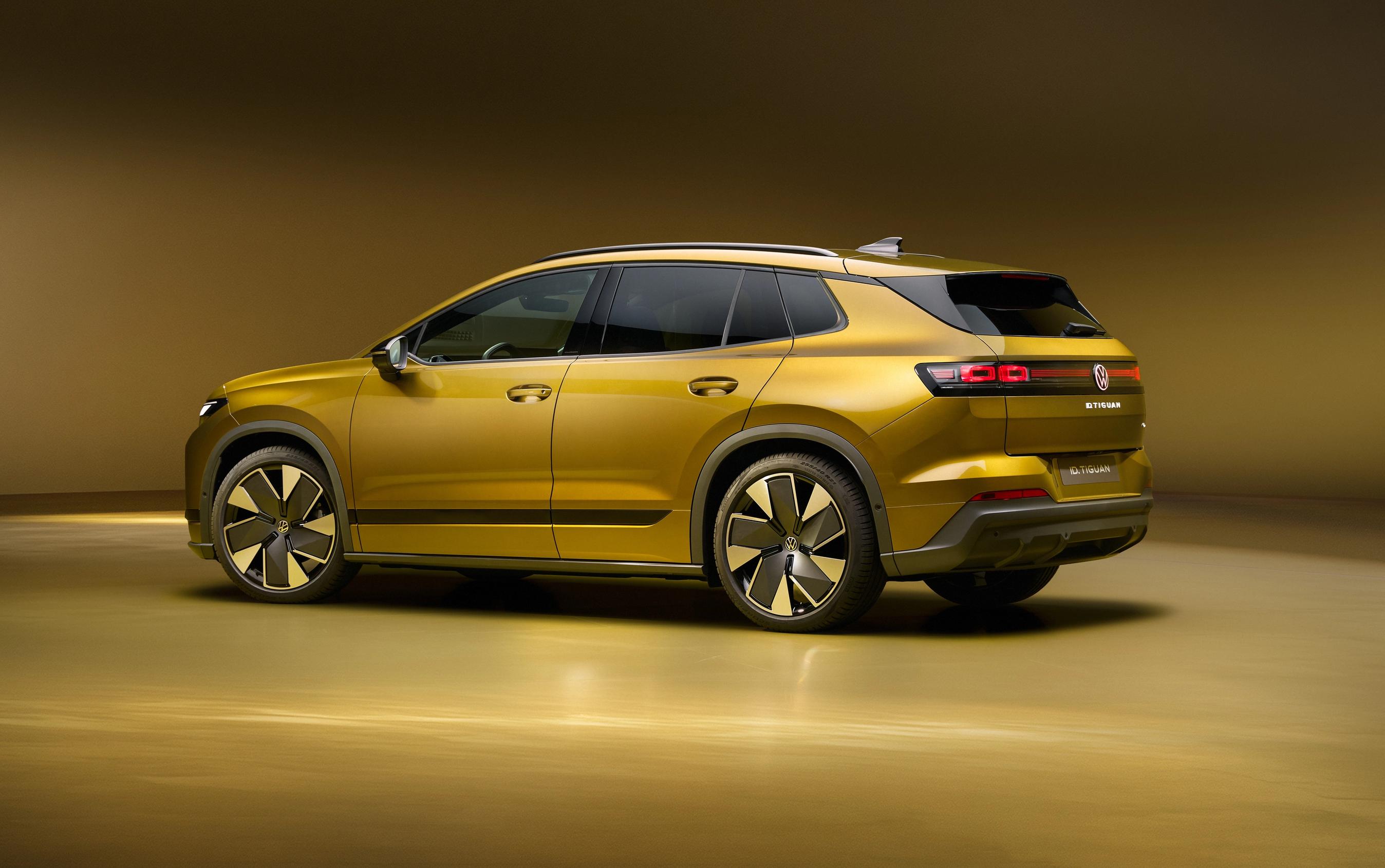 Den nye VW ID.Tiguan set skråt bagfra.