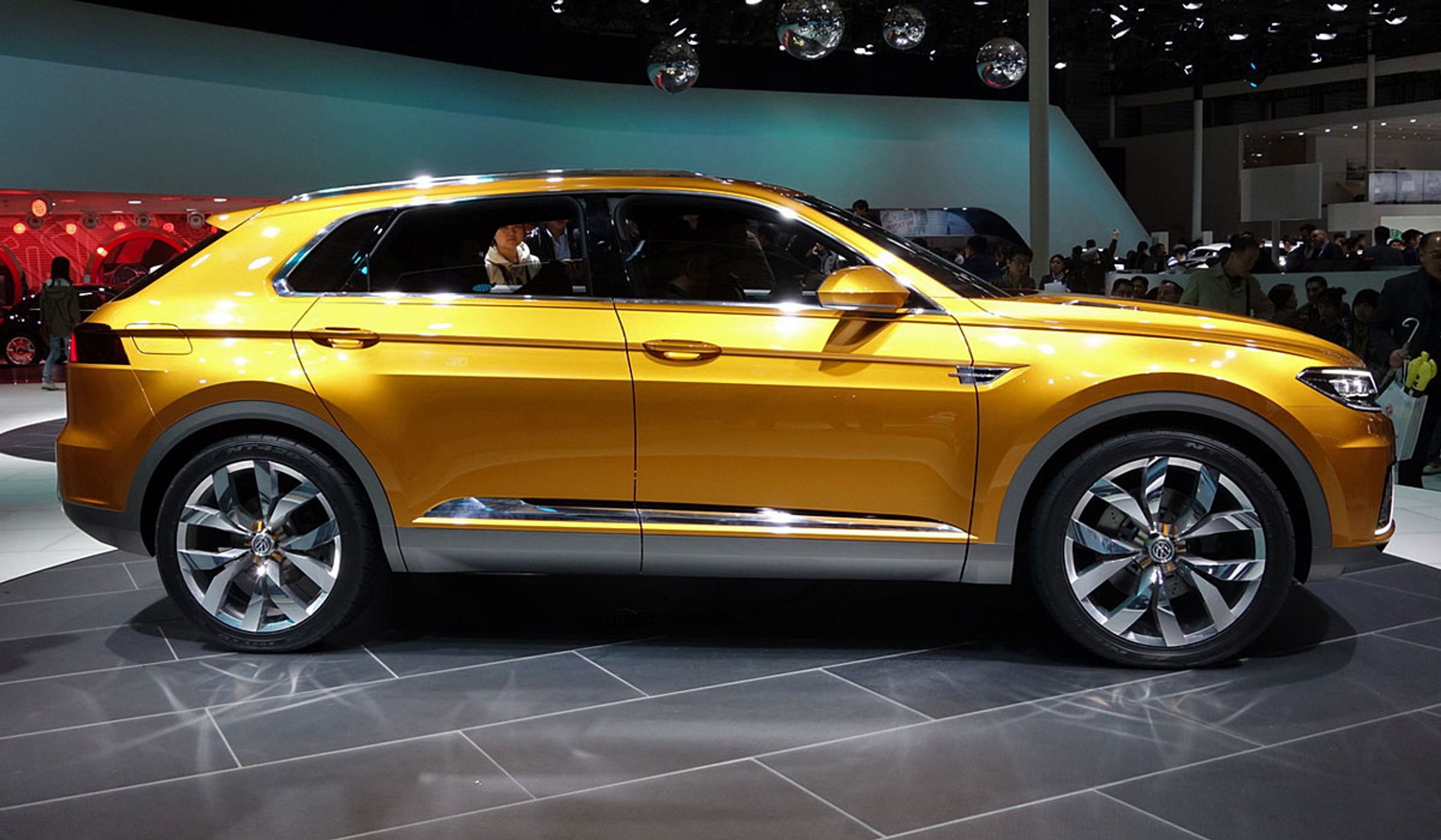 VW Cross Blue Coupé er næsten fem meter lang.