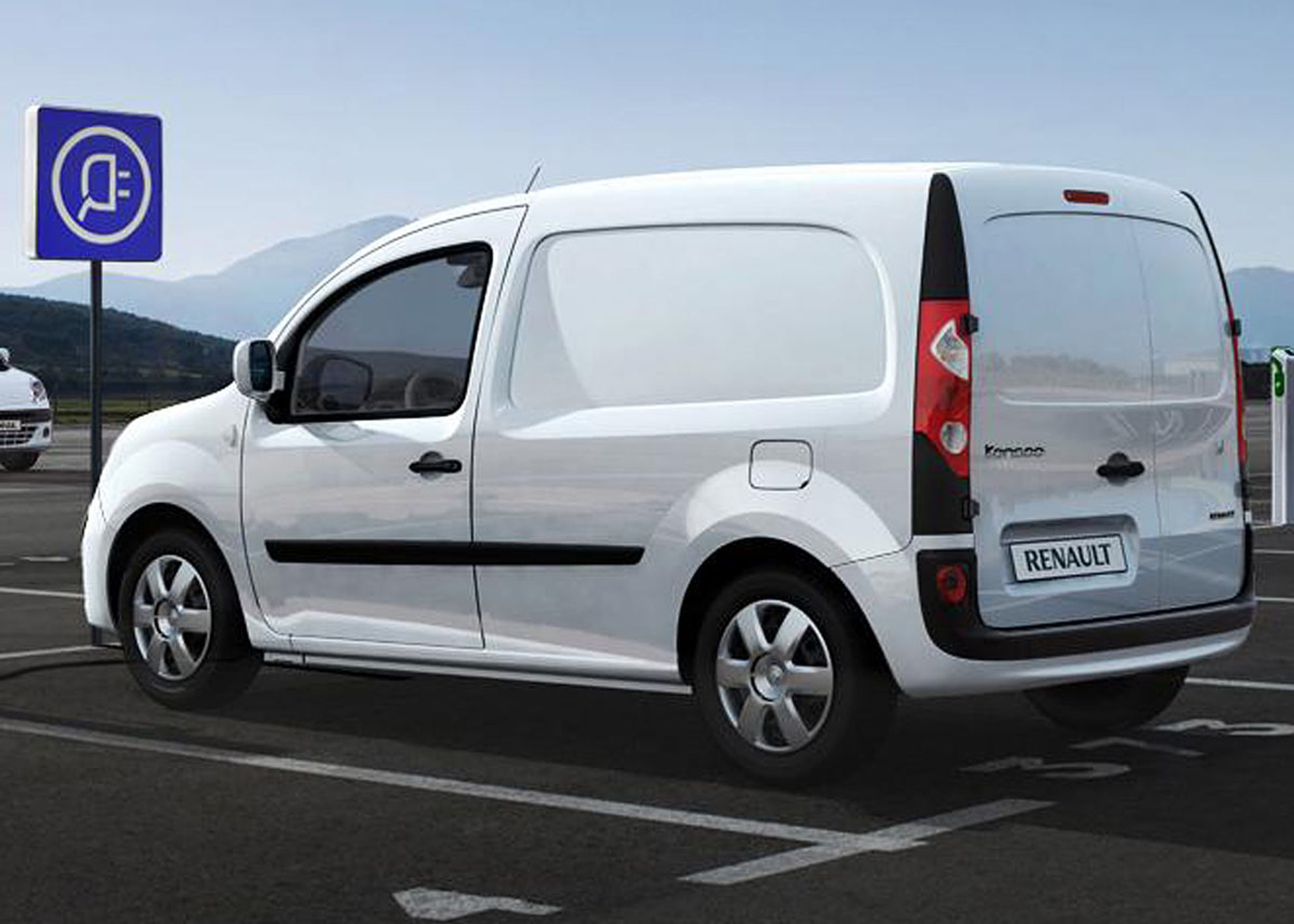 Den eldrevne Kangoo lades op på seks-otte timer, når man har en 16-amperes sikring.