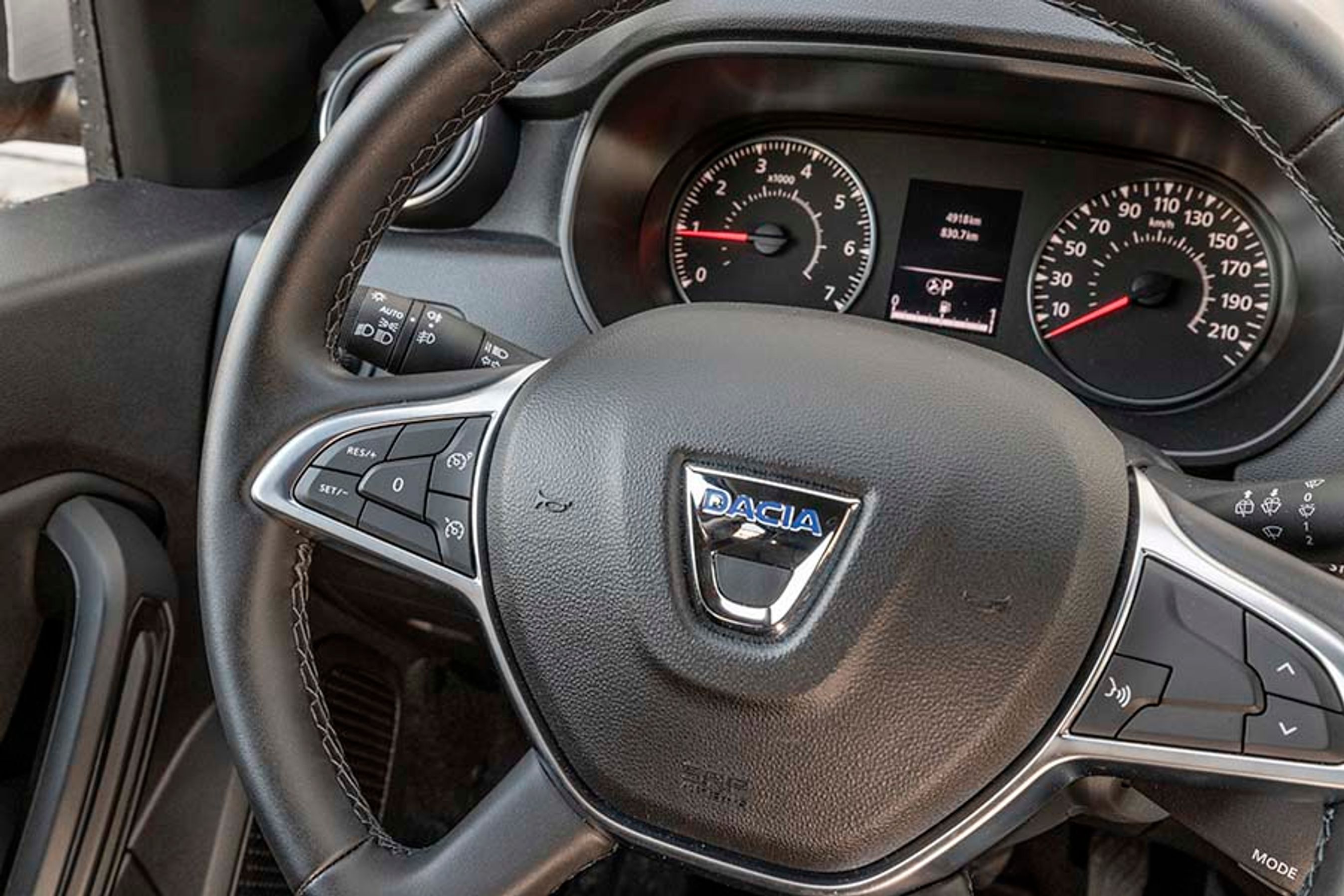 Alle varianter har fartpilot som standard, hvor du også har en fartbegrænser. Men du kan ikke få adaptiv fartpilot, der selv holder afstand til forankørende. 