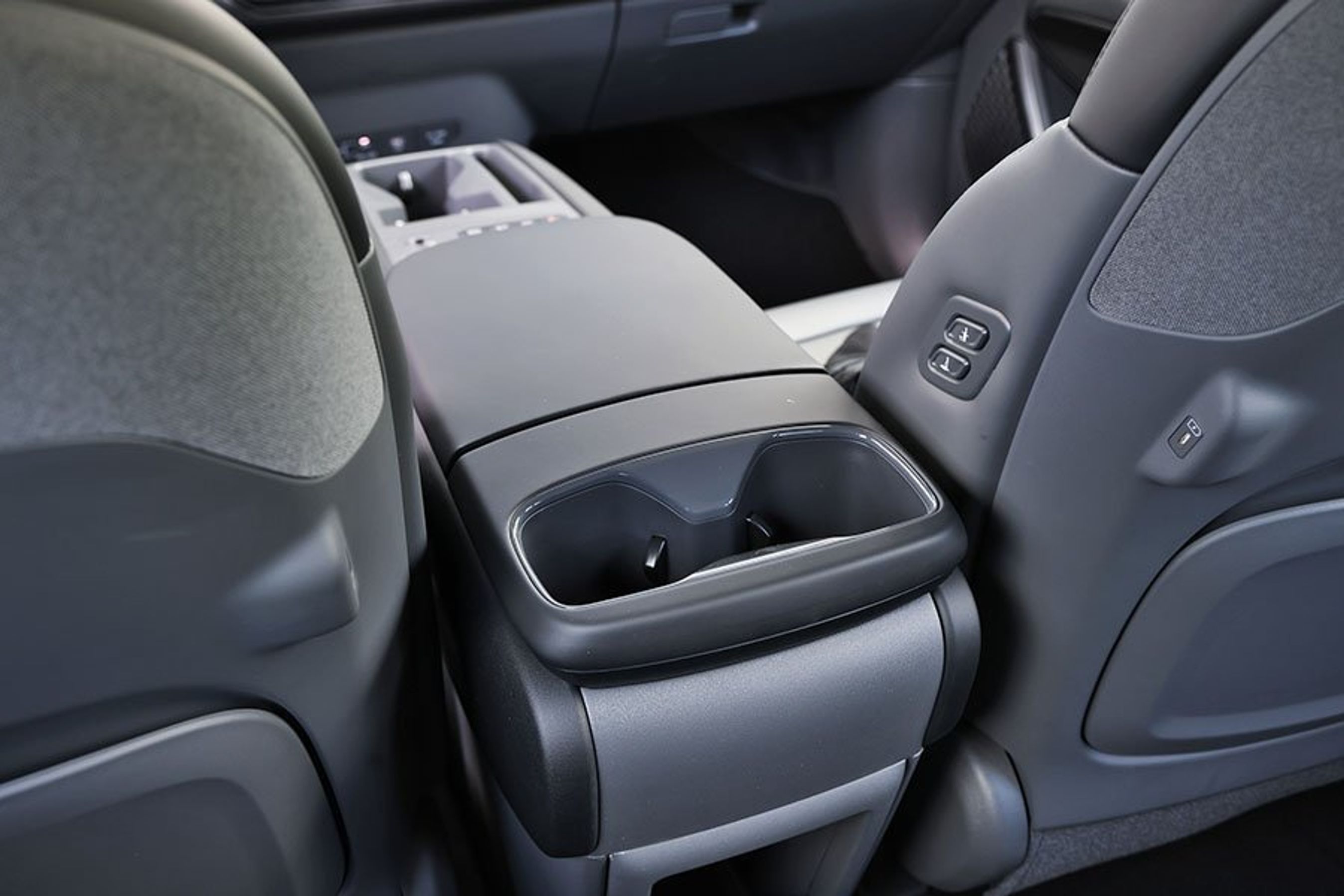 Armlæn i en Kia EV9