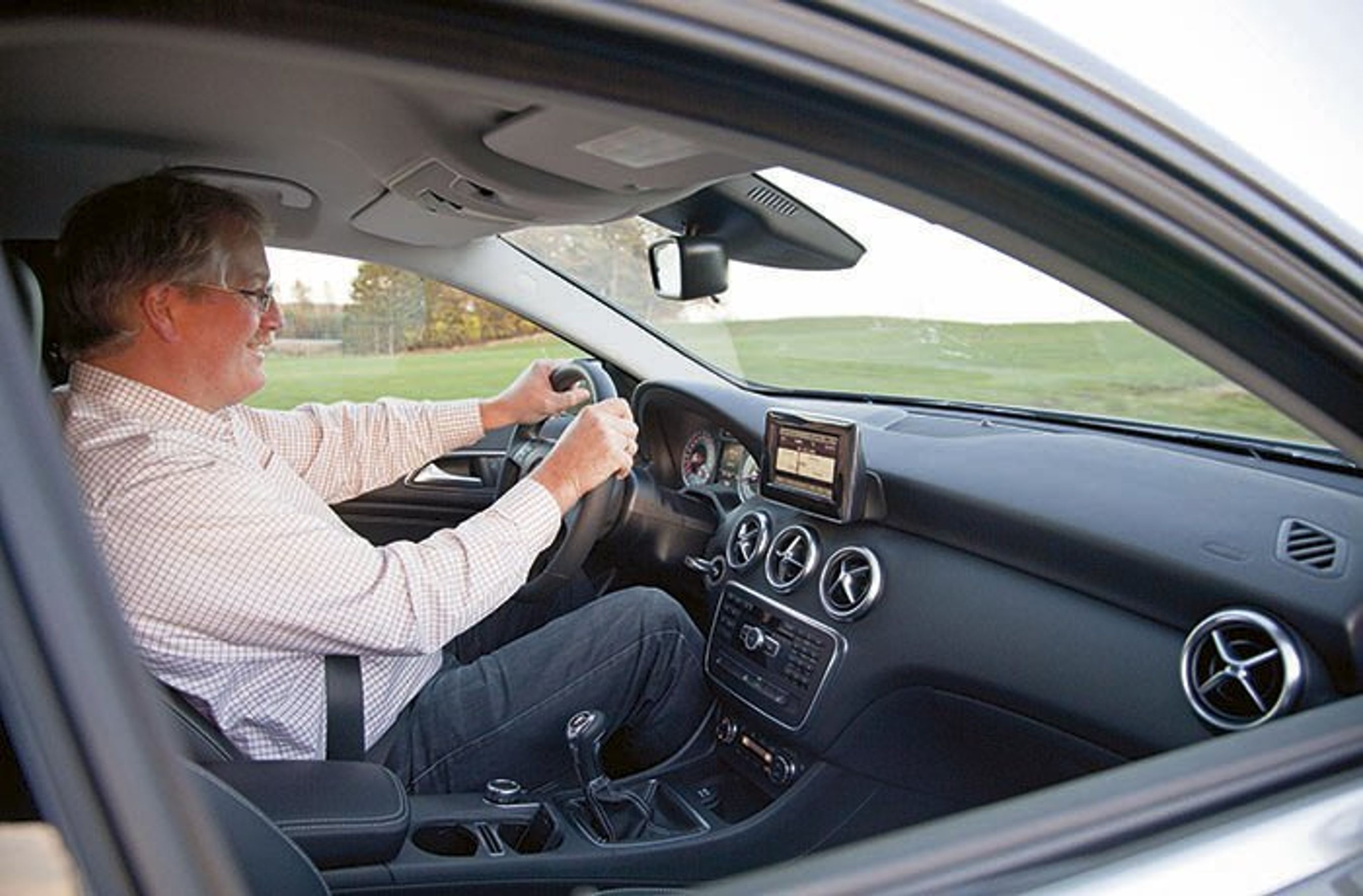 Mercedes A-klasse kører