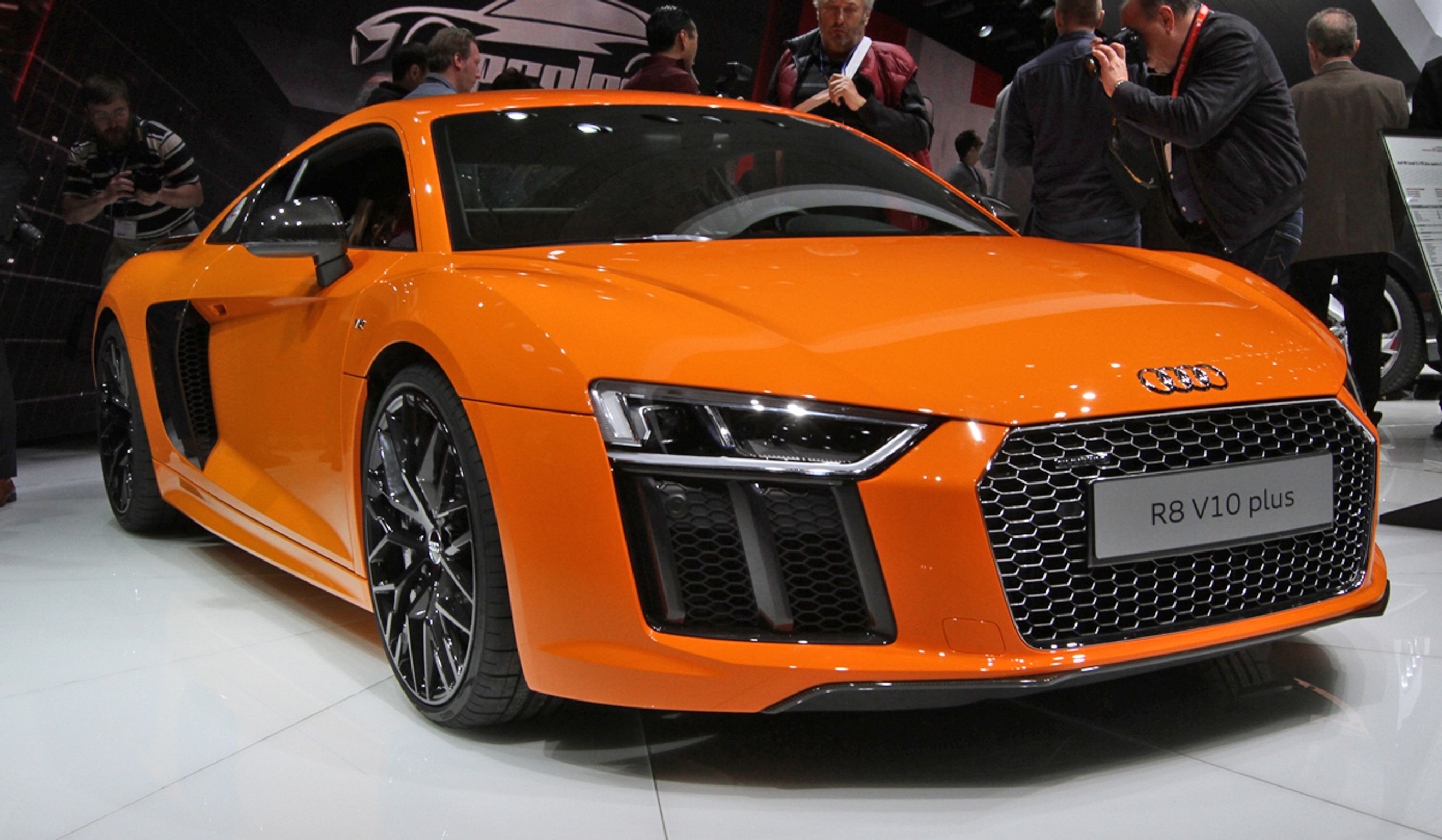 Audi R8.