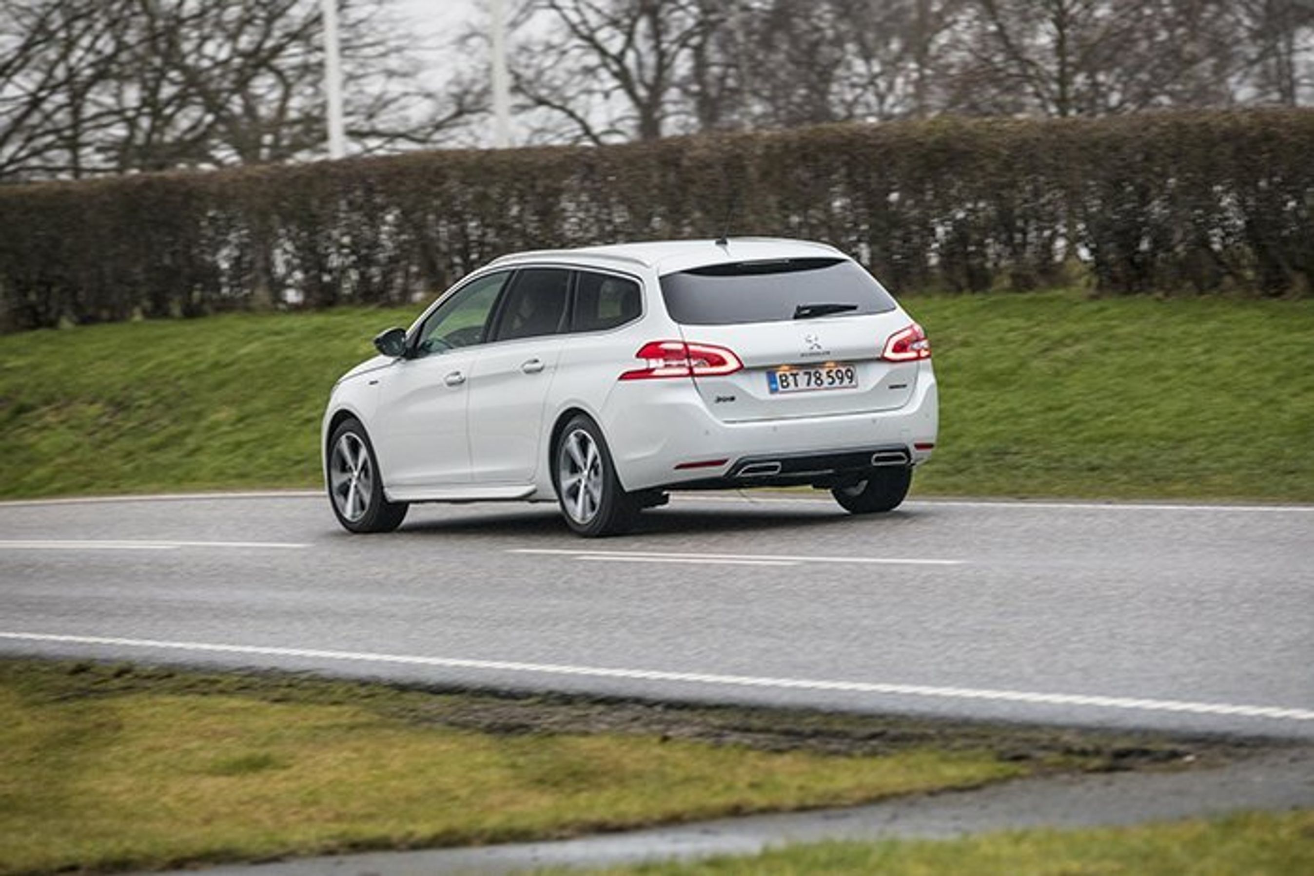 Peugeot 308 SW skråt bagfra