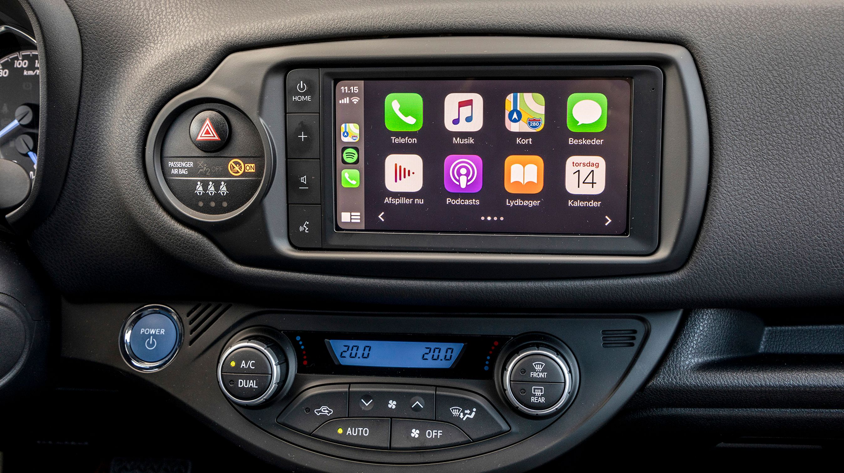 Nyt i 2019 er Apple CarPlay i Toyotas modeller. Det fås ikke på alle biler endnu, men vil blive introduceret løbende. Yaris er første model, der fik muligheden for CarPlay, og det er standard på H3-, T3- og GR-versionerne.