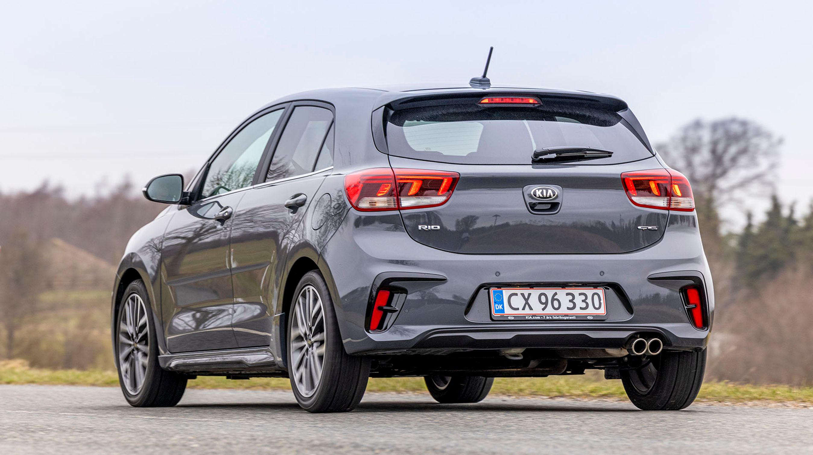 GT-Line-udstyret byder på bl.a. sorte plaststykker på bagkofangeren og mere synlige udstødningsrør. Rio fås kun som femdørs model i Danmark.  