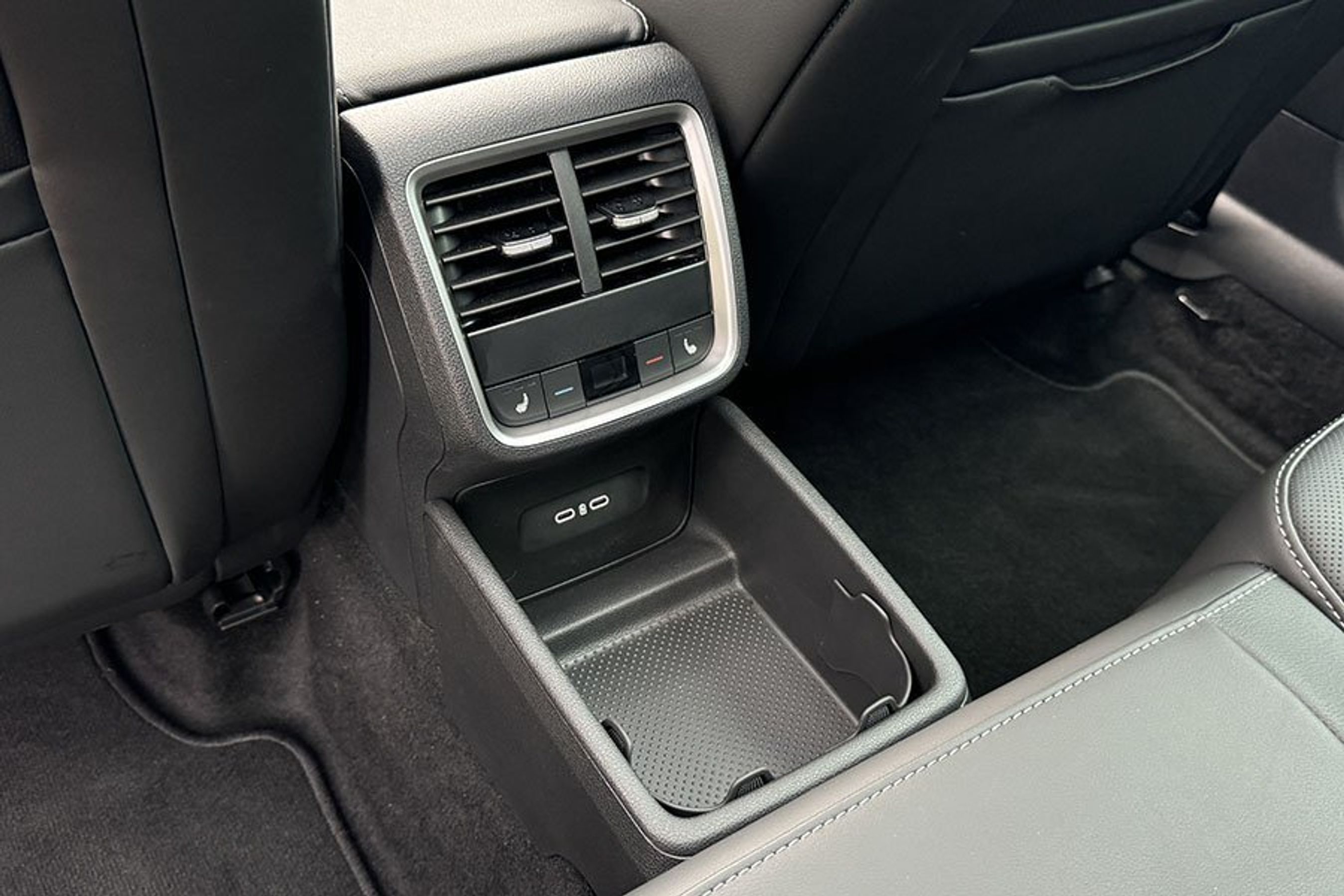 Bagageboks ved bagsædet i en Skoda Octavia