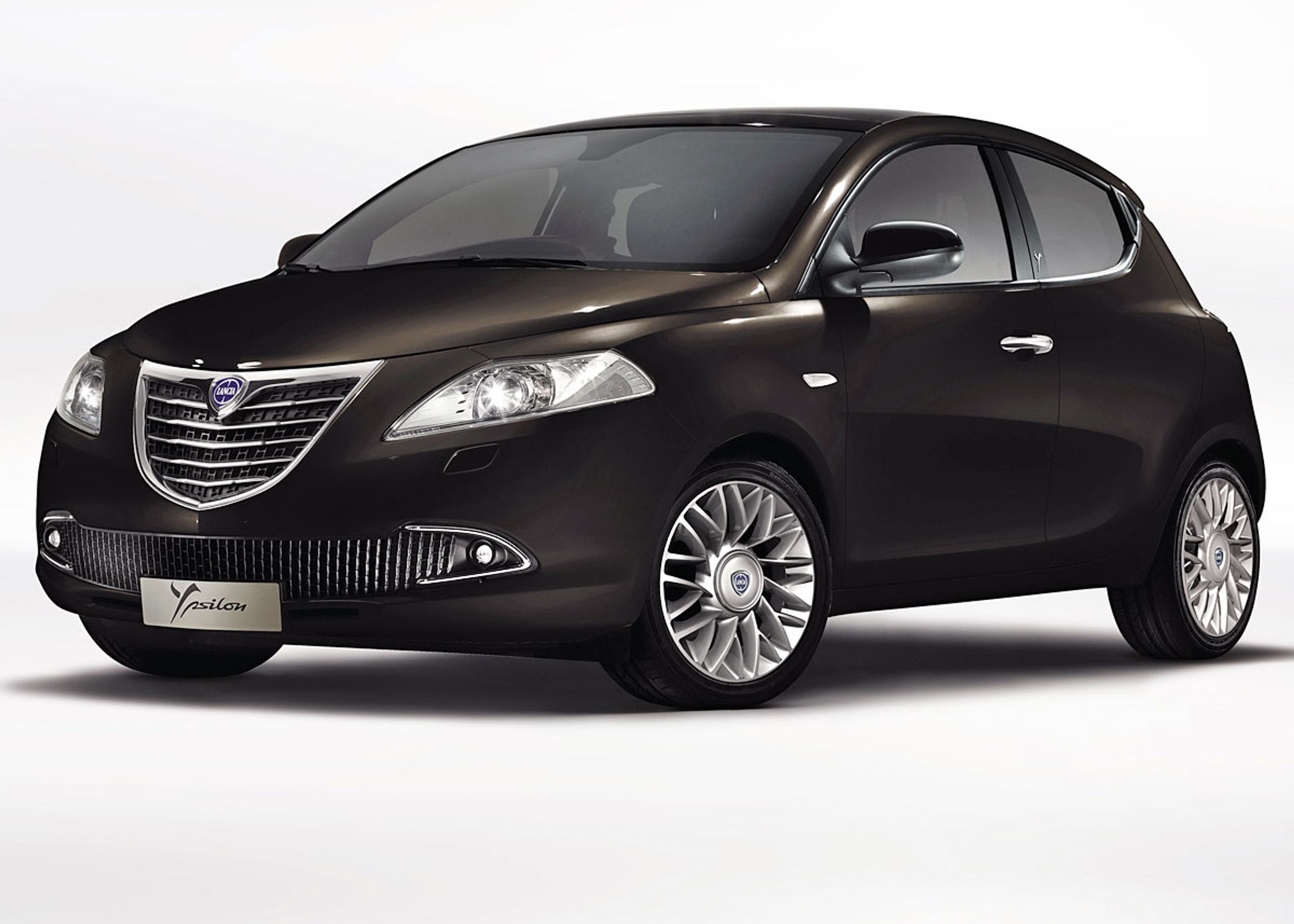 Fronten på den nye Ypsilon minder noget om Chryslers grill.