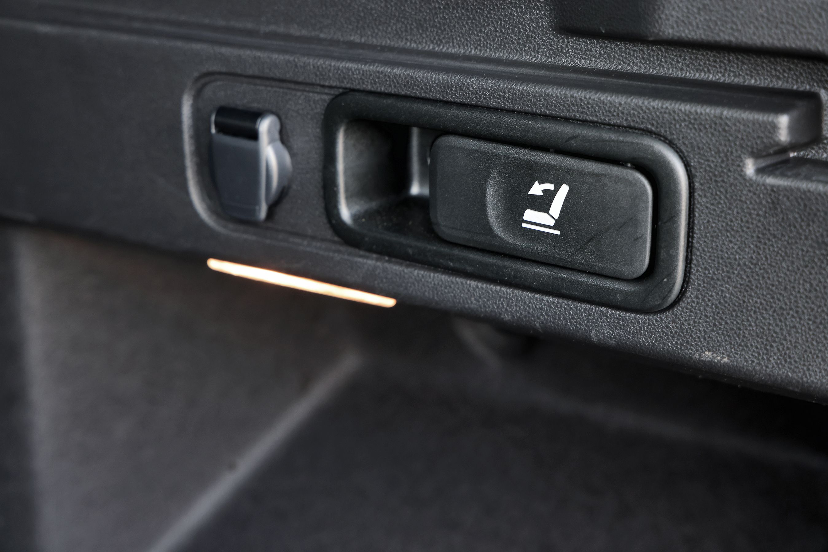 Knap til at lægge bagsæder ned på Dacia Bigster